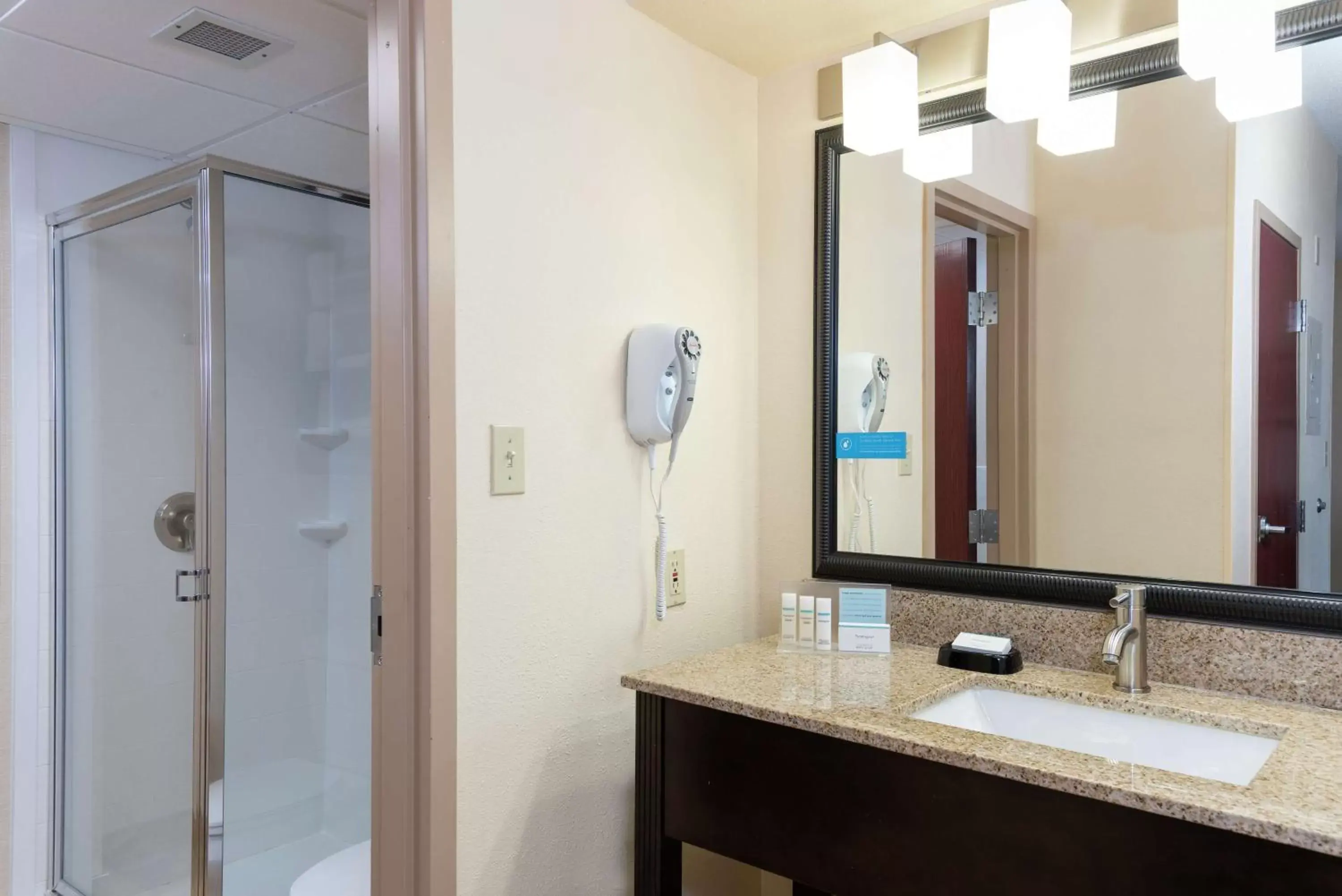 Bathroom in Hampton Inn & Suites Cleveland-Airport/Middleburg Heights