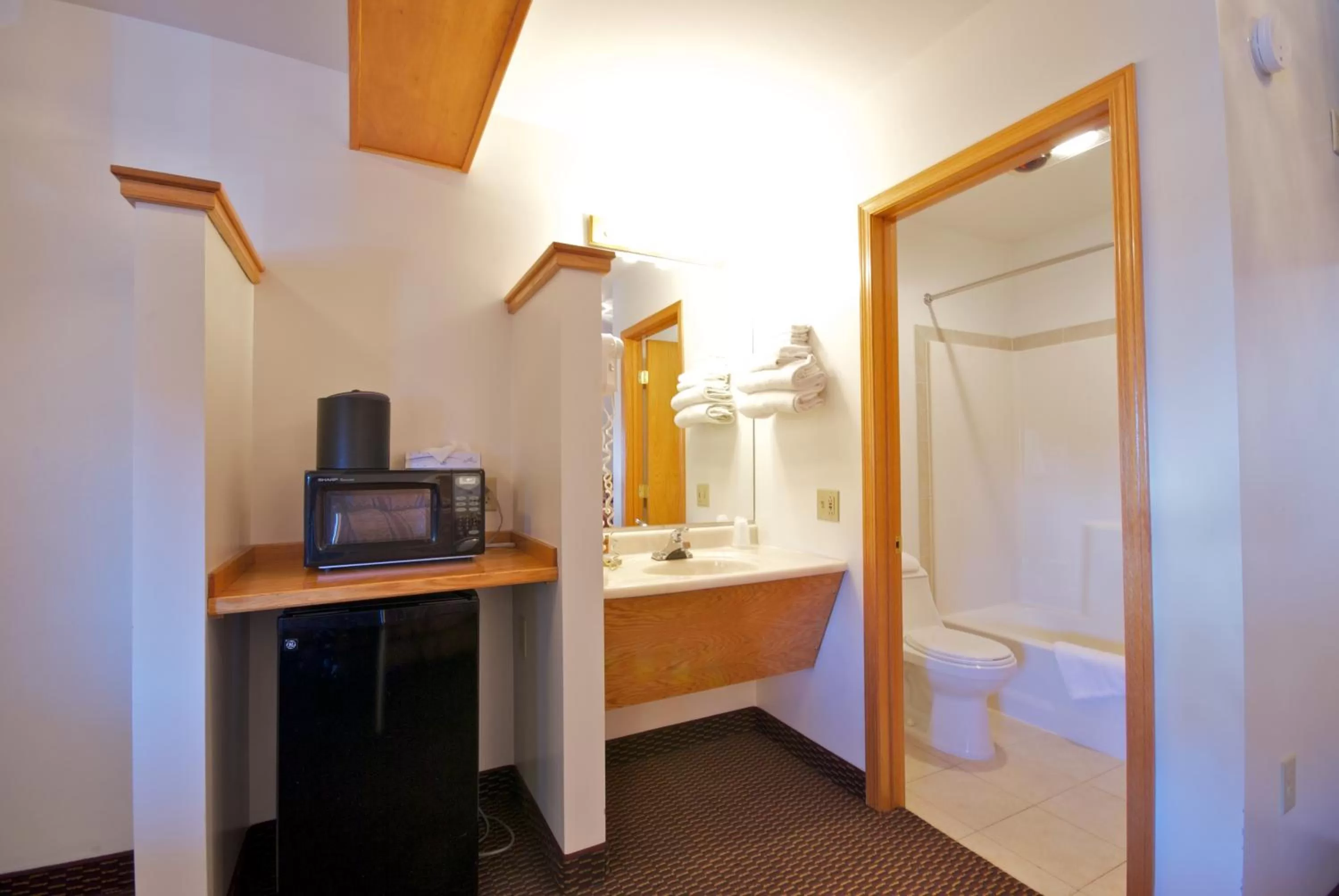 Bathroom, Bed in Nordic Lodge