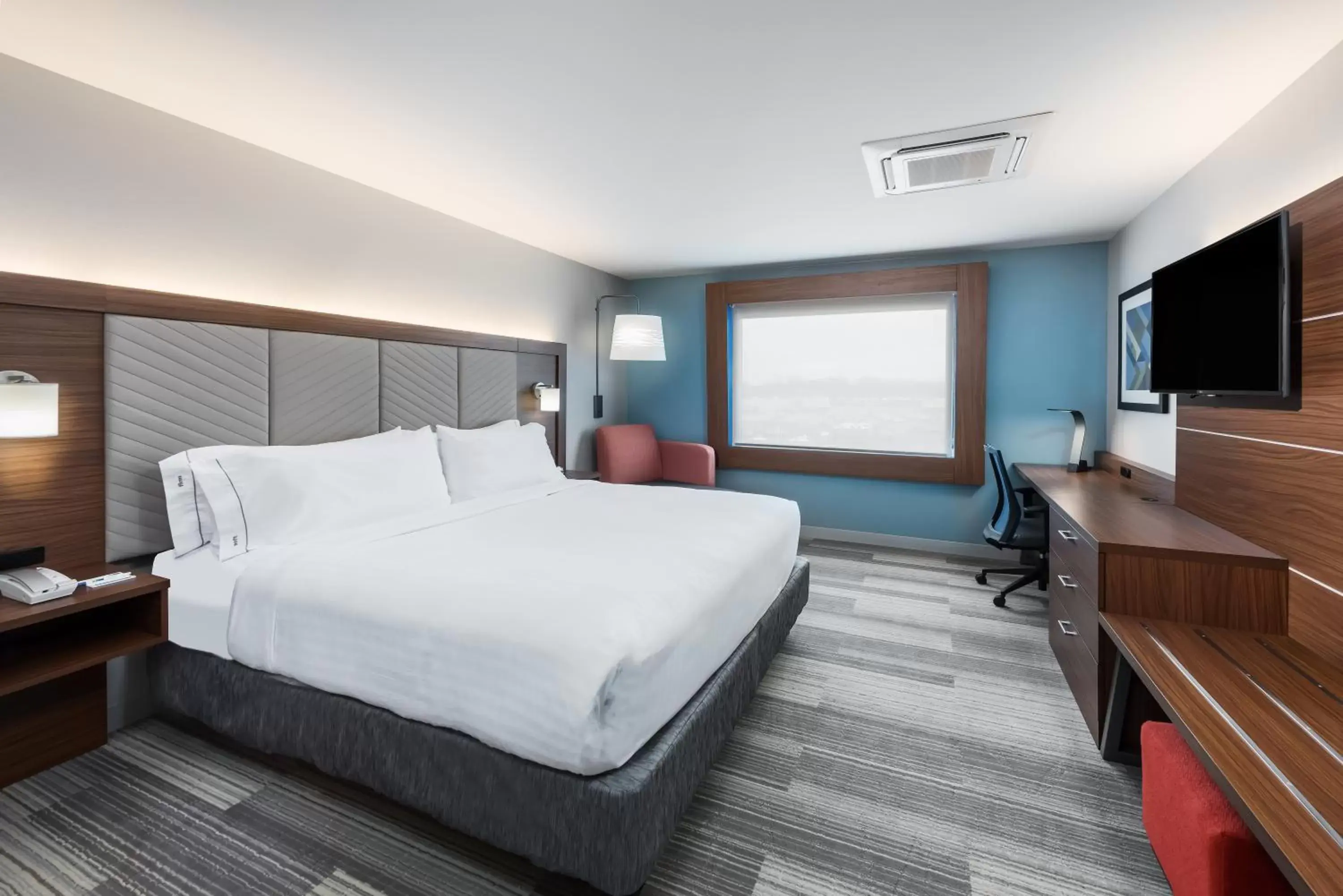 Bedroom, Bed in Holiday Inn Express & Suites West Plains Southwest, an IHG Hotel