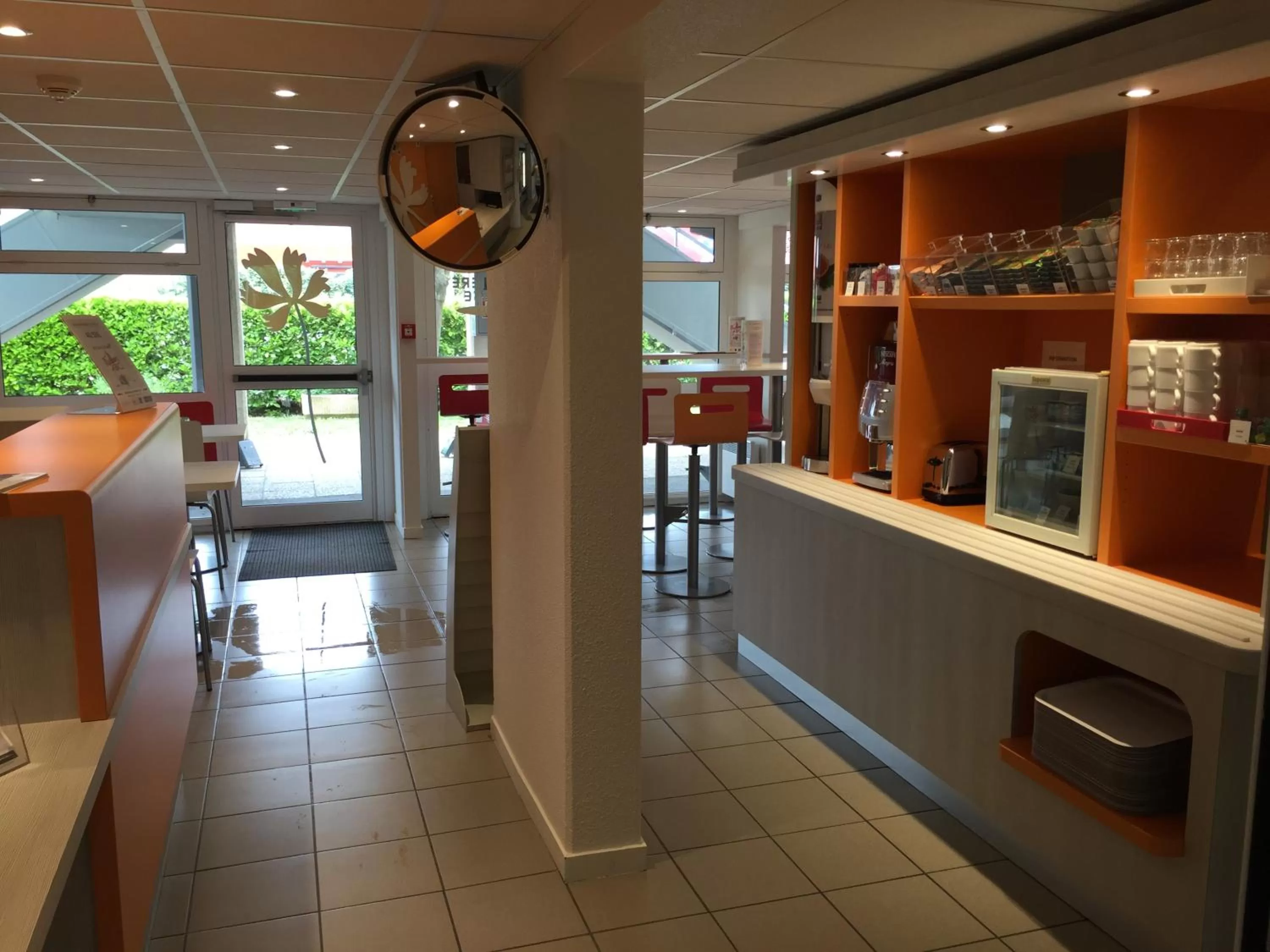 Lobby or reception in Premiere Classe Toulouse Sud - Portet