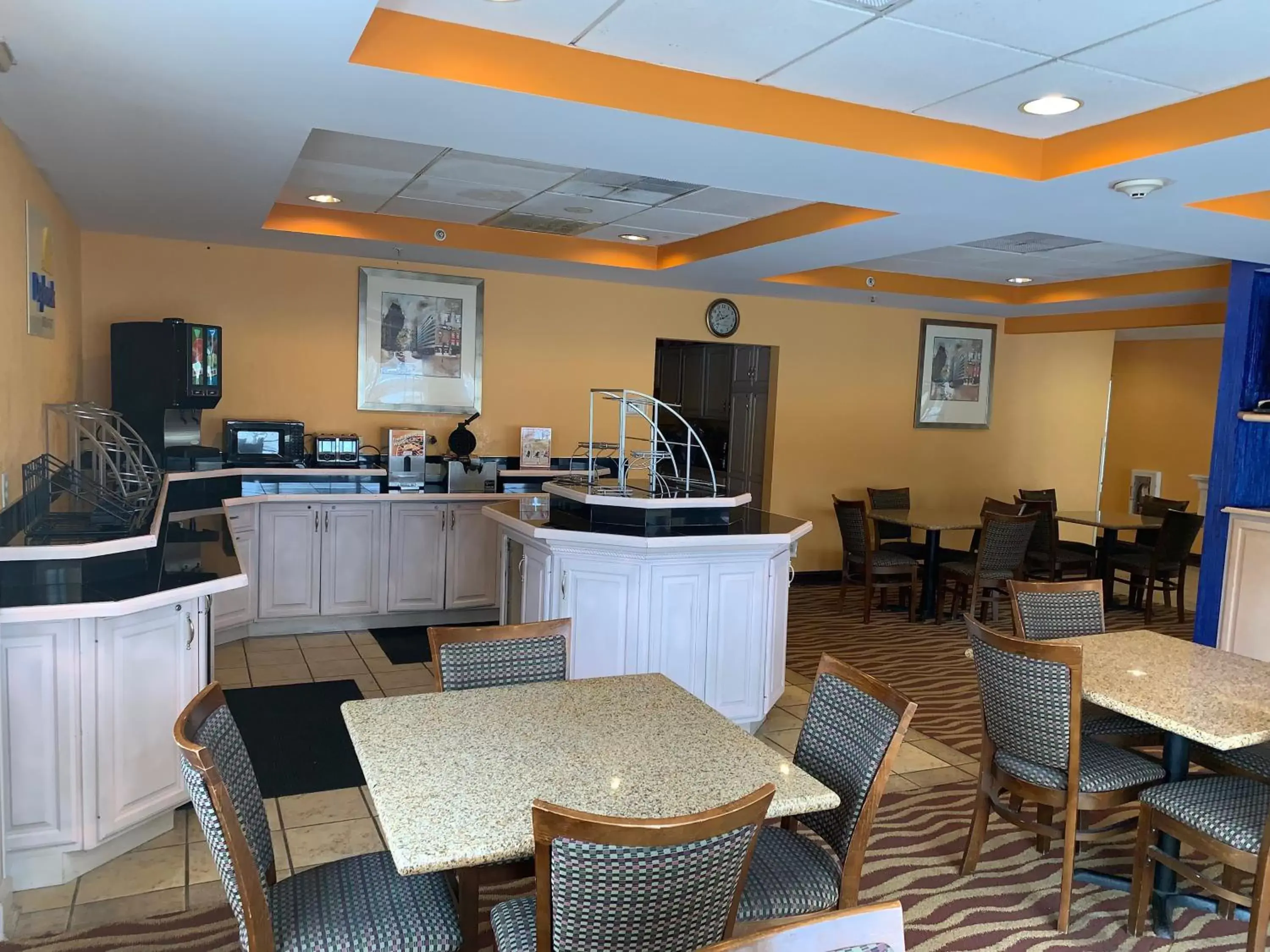 Restaurant/Places to Eat in Days Inn & Suites by Wyndham Albany