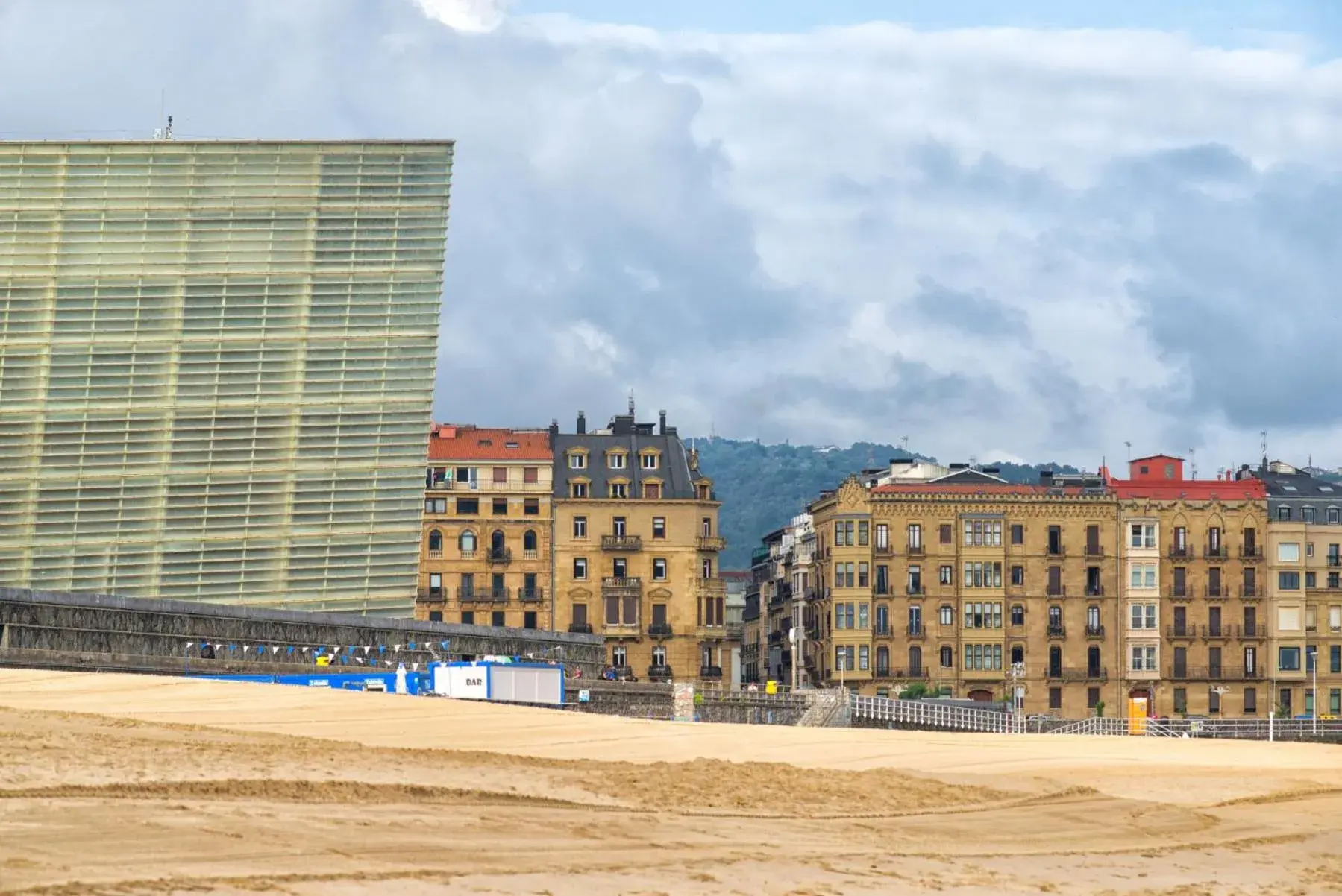 Beach in Hotel Bed4U Zurriola San Sebastian