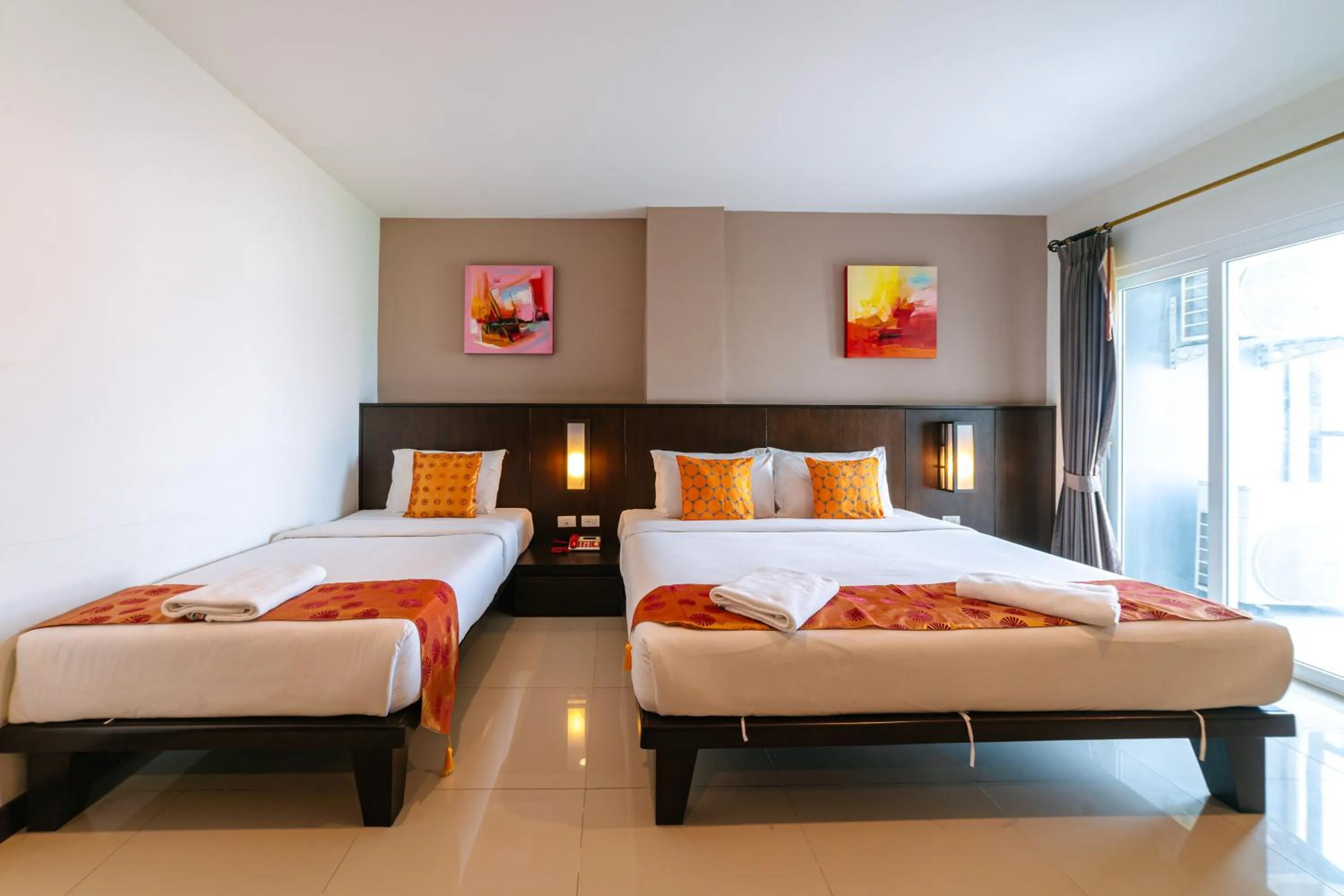 Bed in Ratana Hotel Sakdidet, PHUKET TOWN