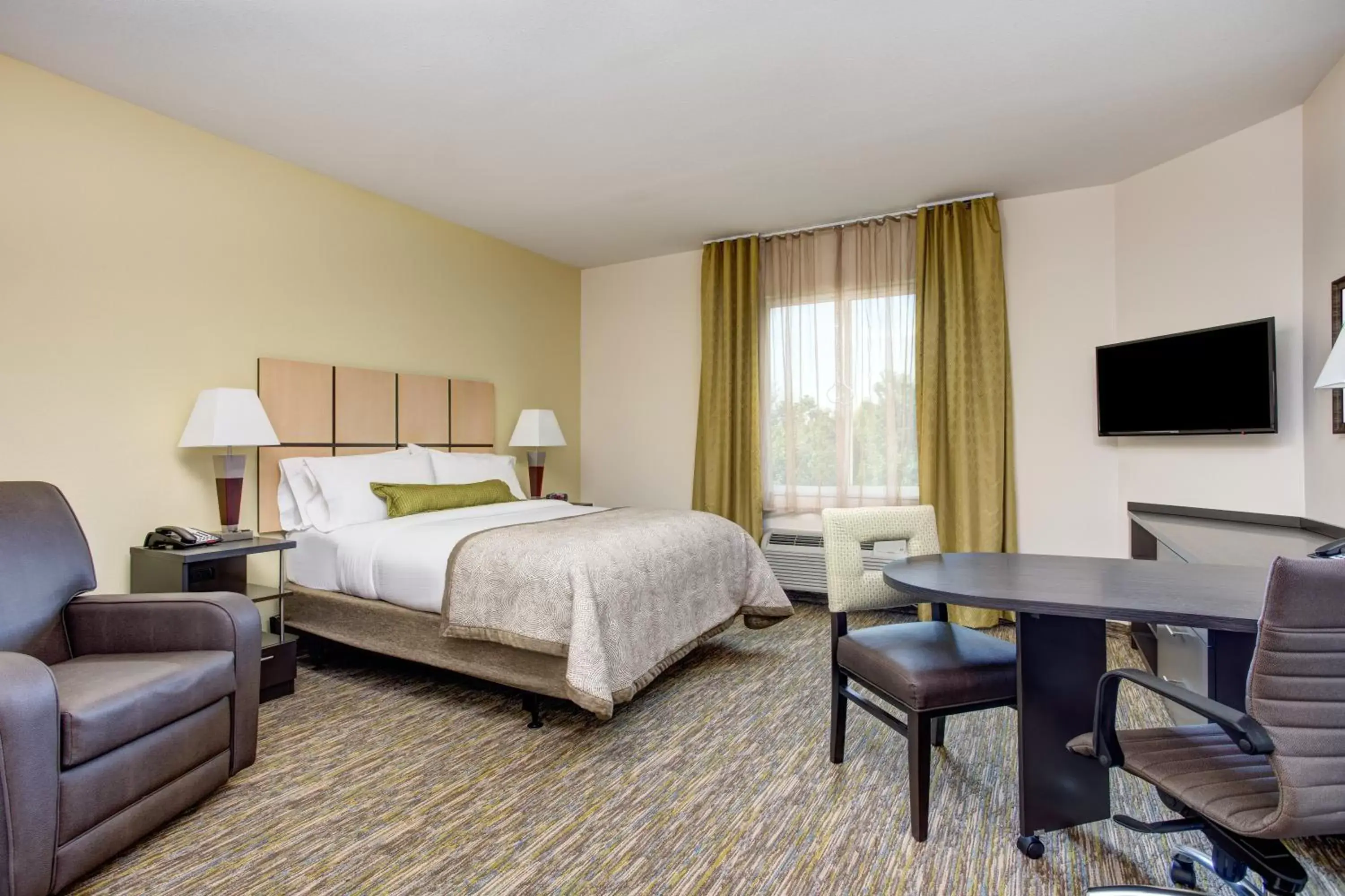 Queen Room - Hearing Accessible - Non-Smoking in Candlewood Suites Cut Off - Galliano by IHG Queen Room - Hearing Accessible - Non-Smoking in Candlewood Suites Cut Off - Galliano by IHG