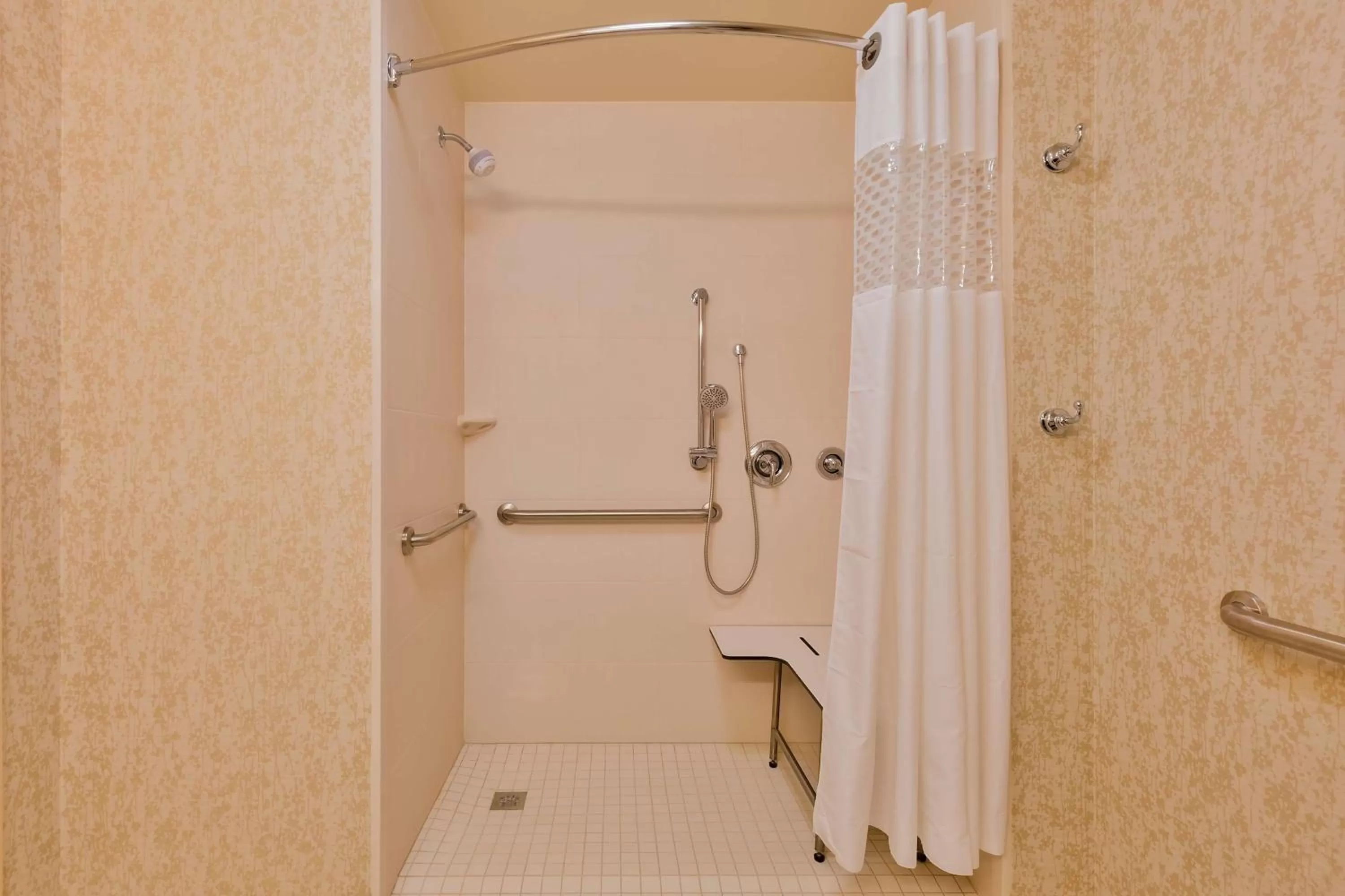 Bathroom in Hampton Inn & Suites Owensboro Downtown Waterfront