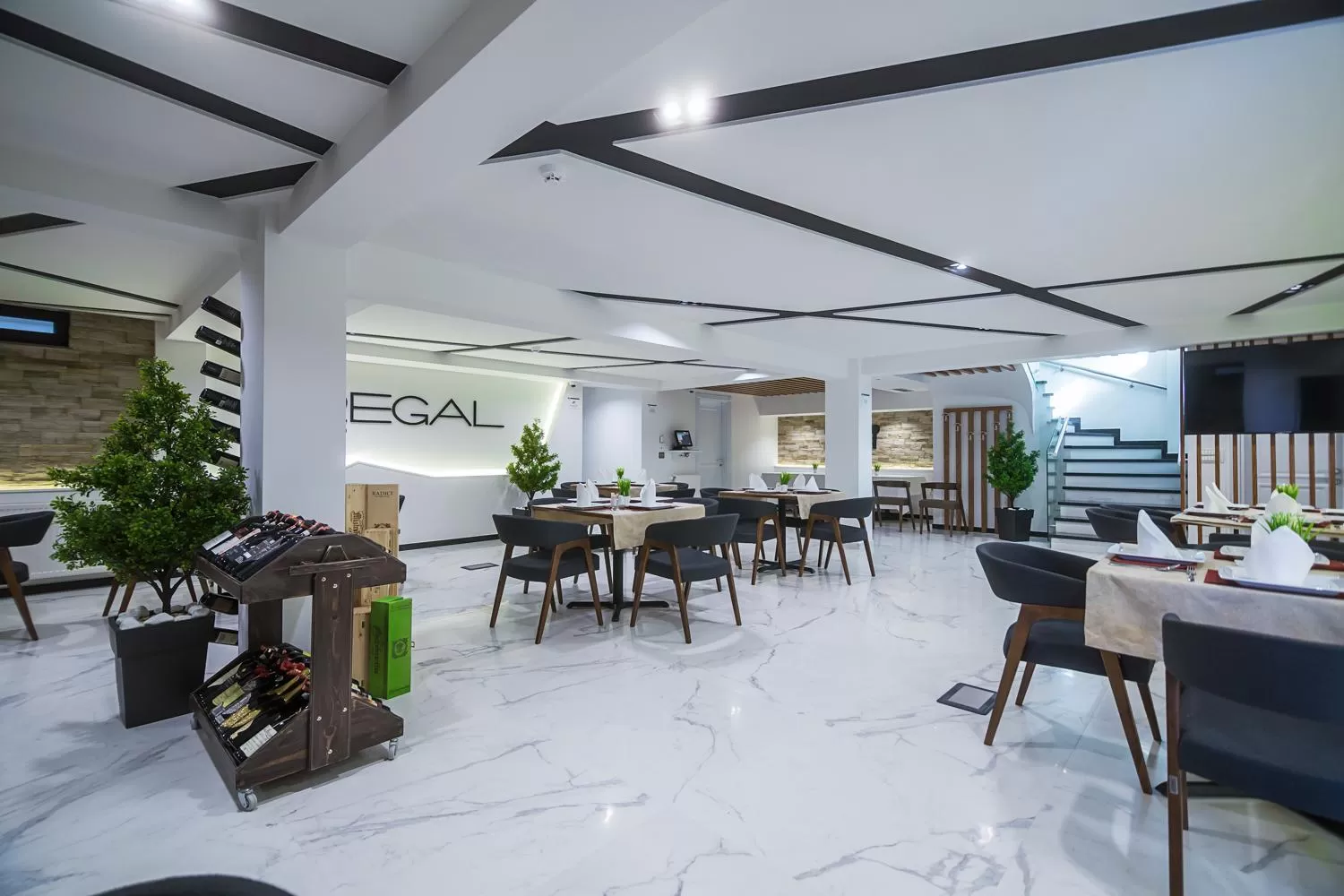 Restaurant/Places to Eat in Hotel Regal