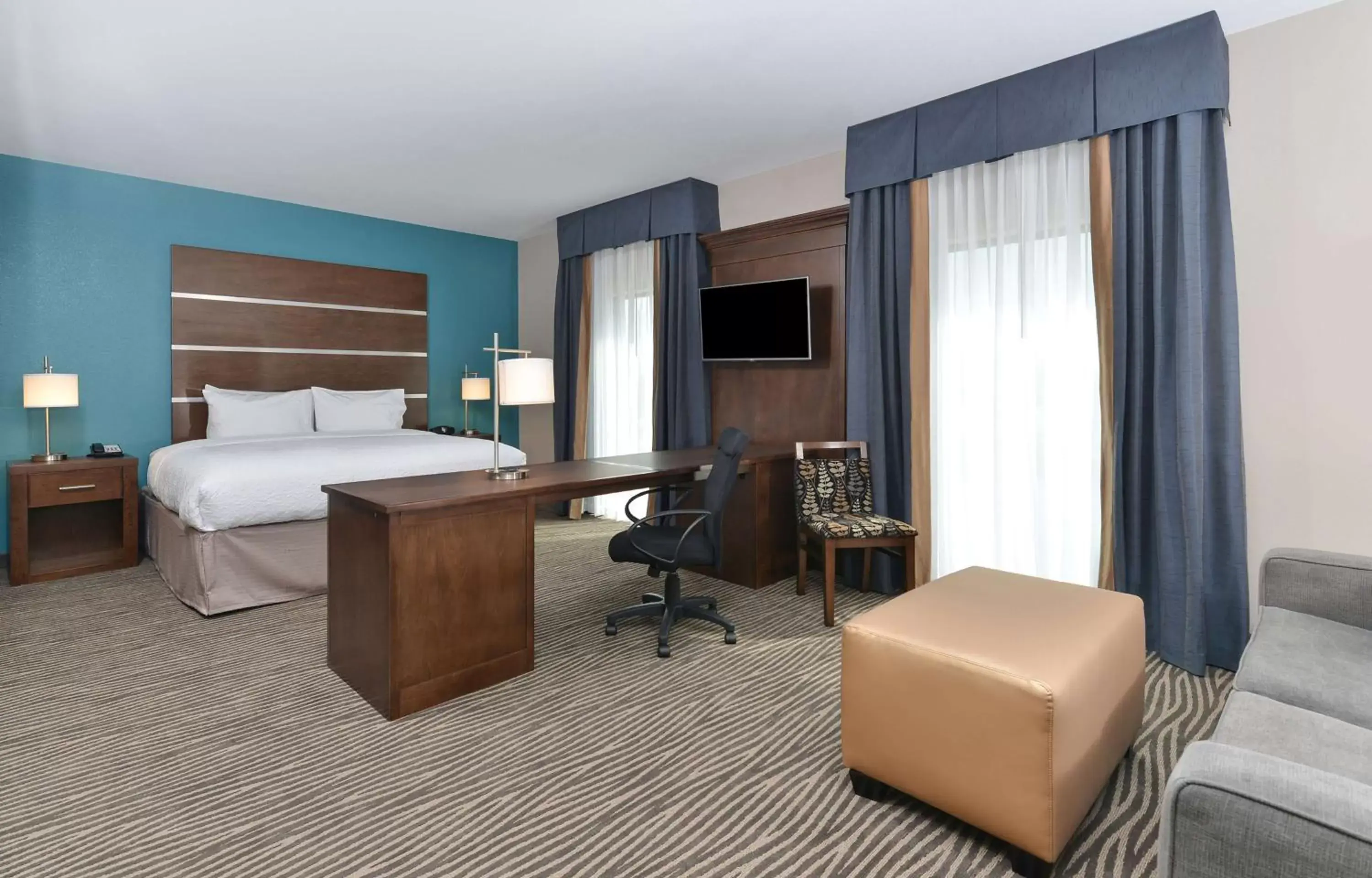 Bedroom in Hampton Inn & Suites Des Moines Downtown