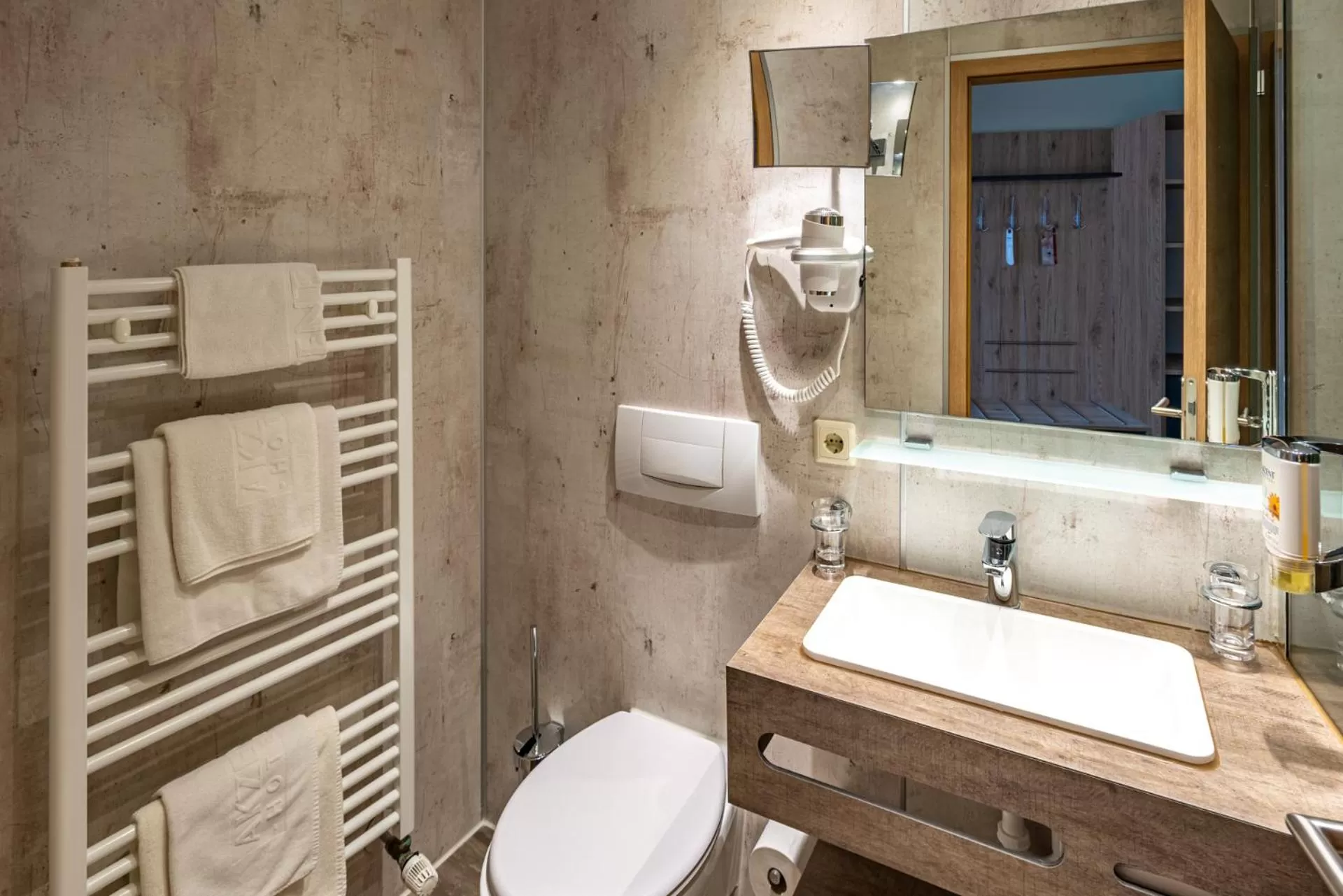 Toilet in AKZENT Hotel Zur Post