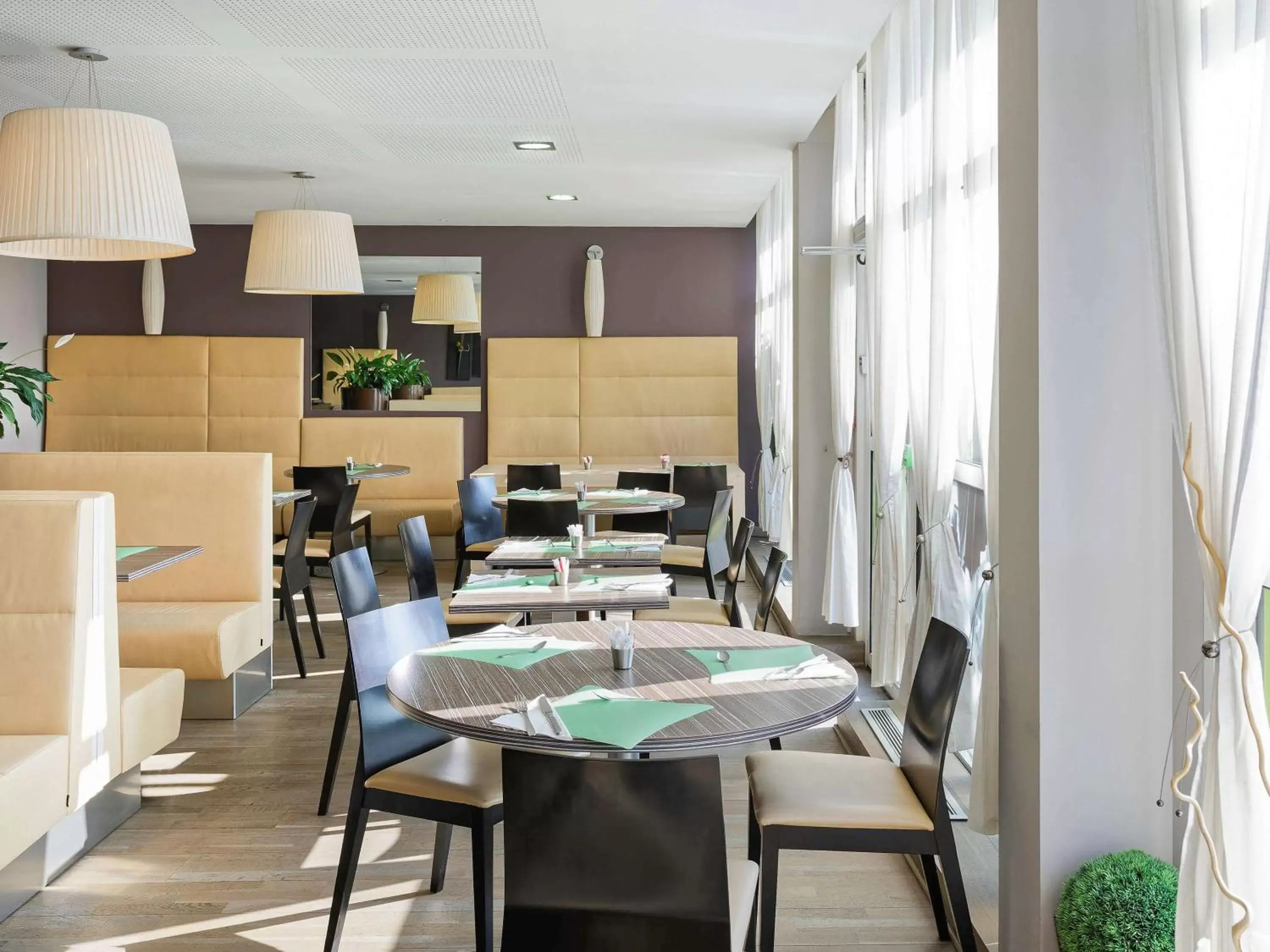 Restaurant/Places to Eat in ibis Styles Chalon sur Saône