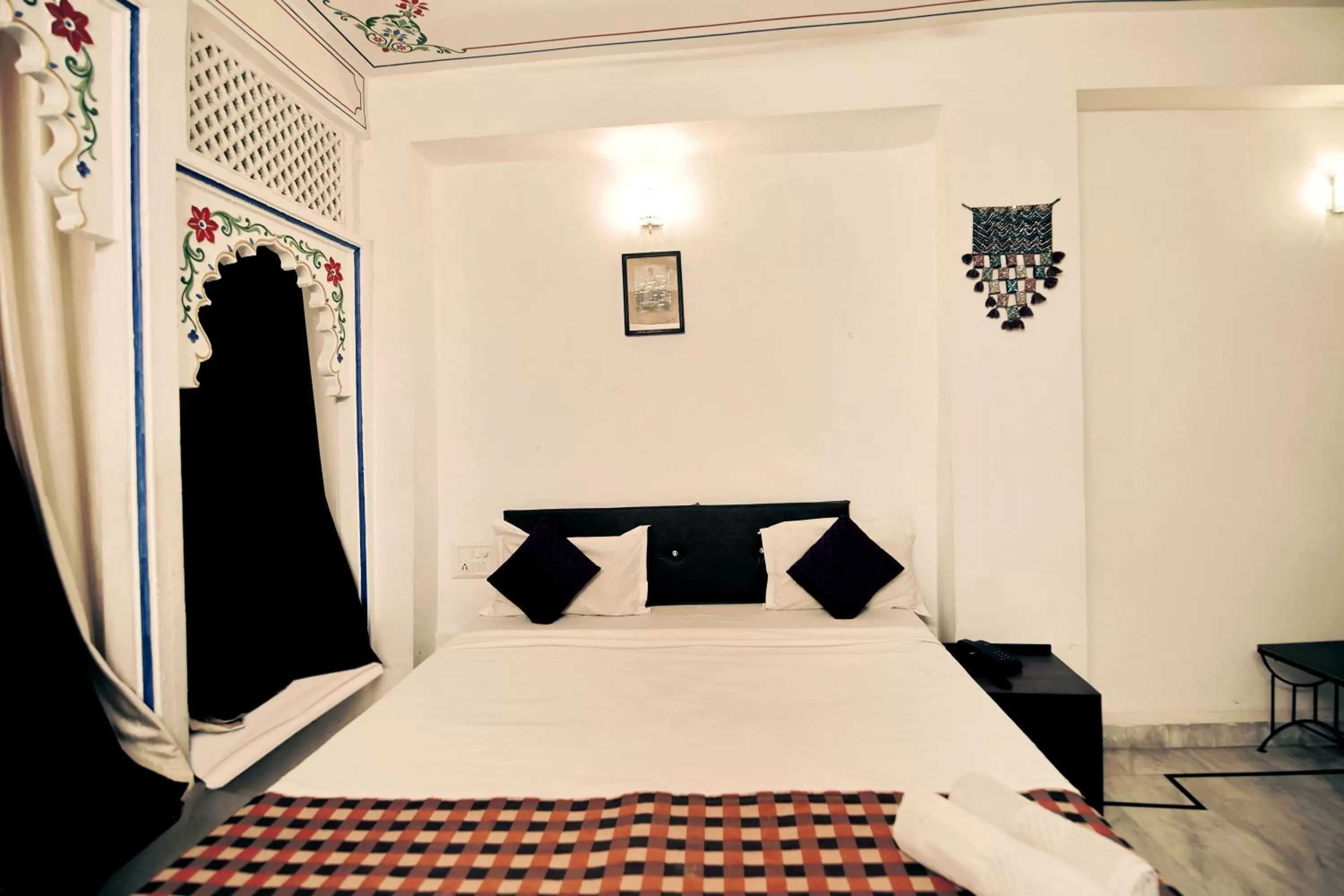 Bedroom, Bed in The Lake View Hotel- On Lake Pichola