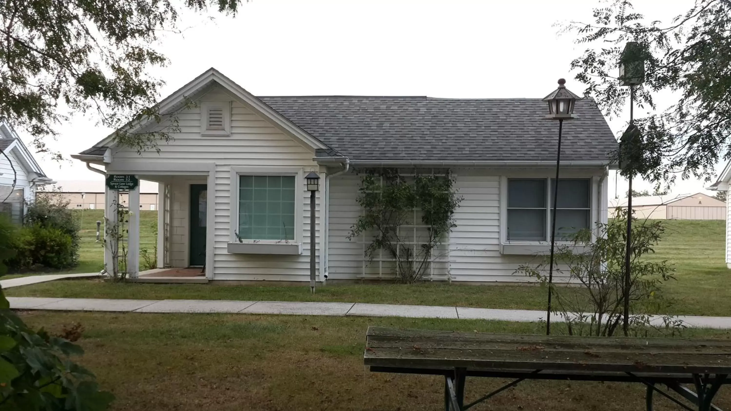 Property Building in Spruce Lane Lodge and Cottages