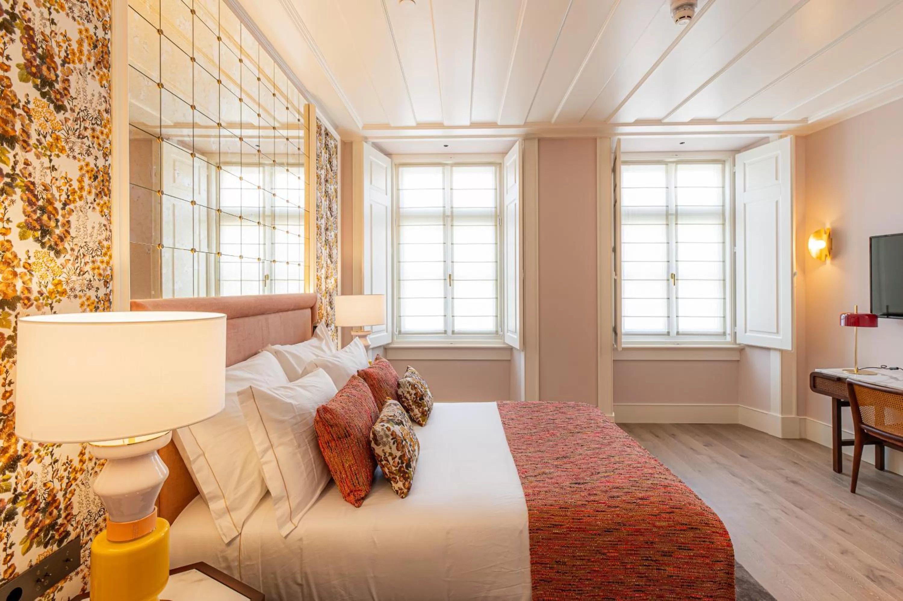 Bed in Palácio Ludovice Wine Experience Hotel