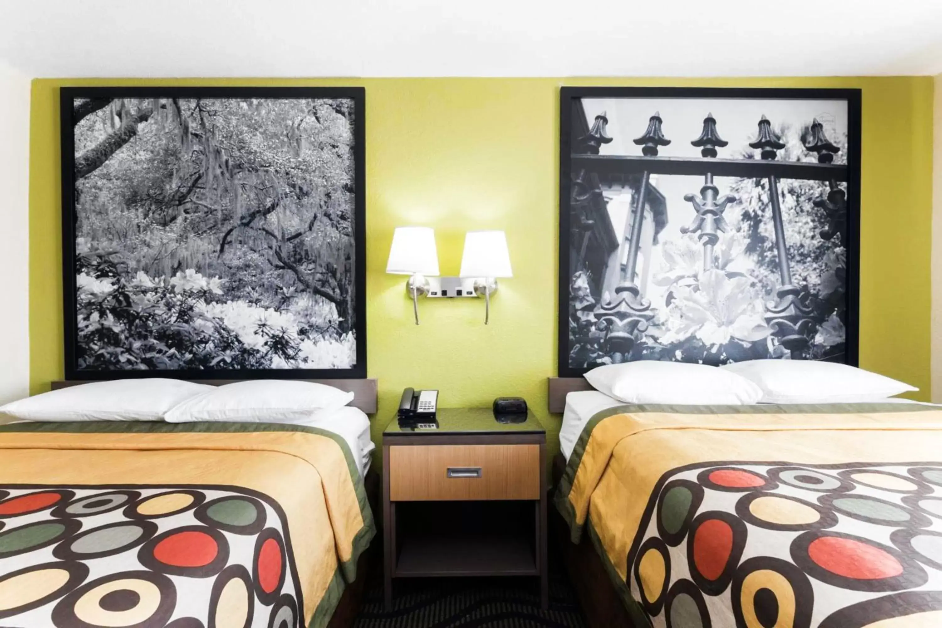 Bed in Super 8 by Wyndham Brunswick/St Simons Island Area Bed in Super 8 by Wyndham Brunswick/St Simons Island Area