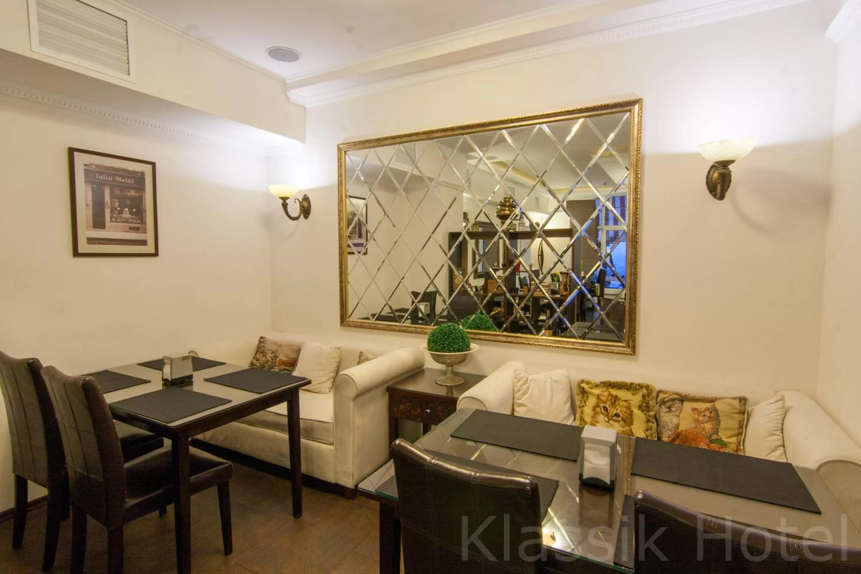 Restaurant/places to eat in Klassik Hotel