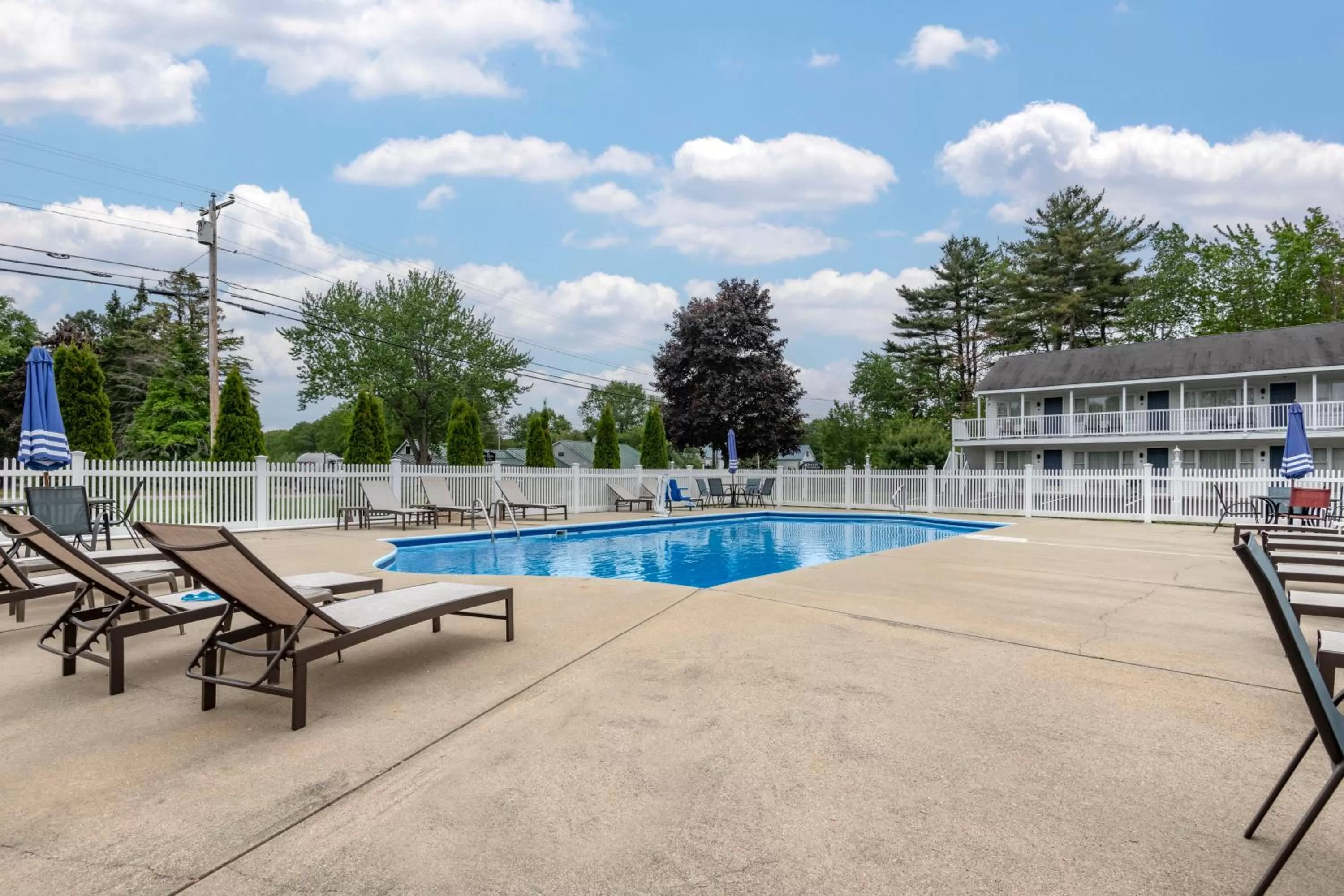 Swimming pool in Anchor Inn and Cottages Wells-Ogunquit