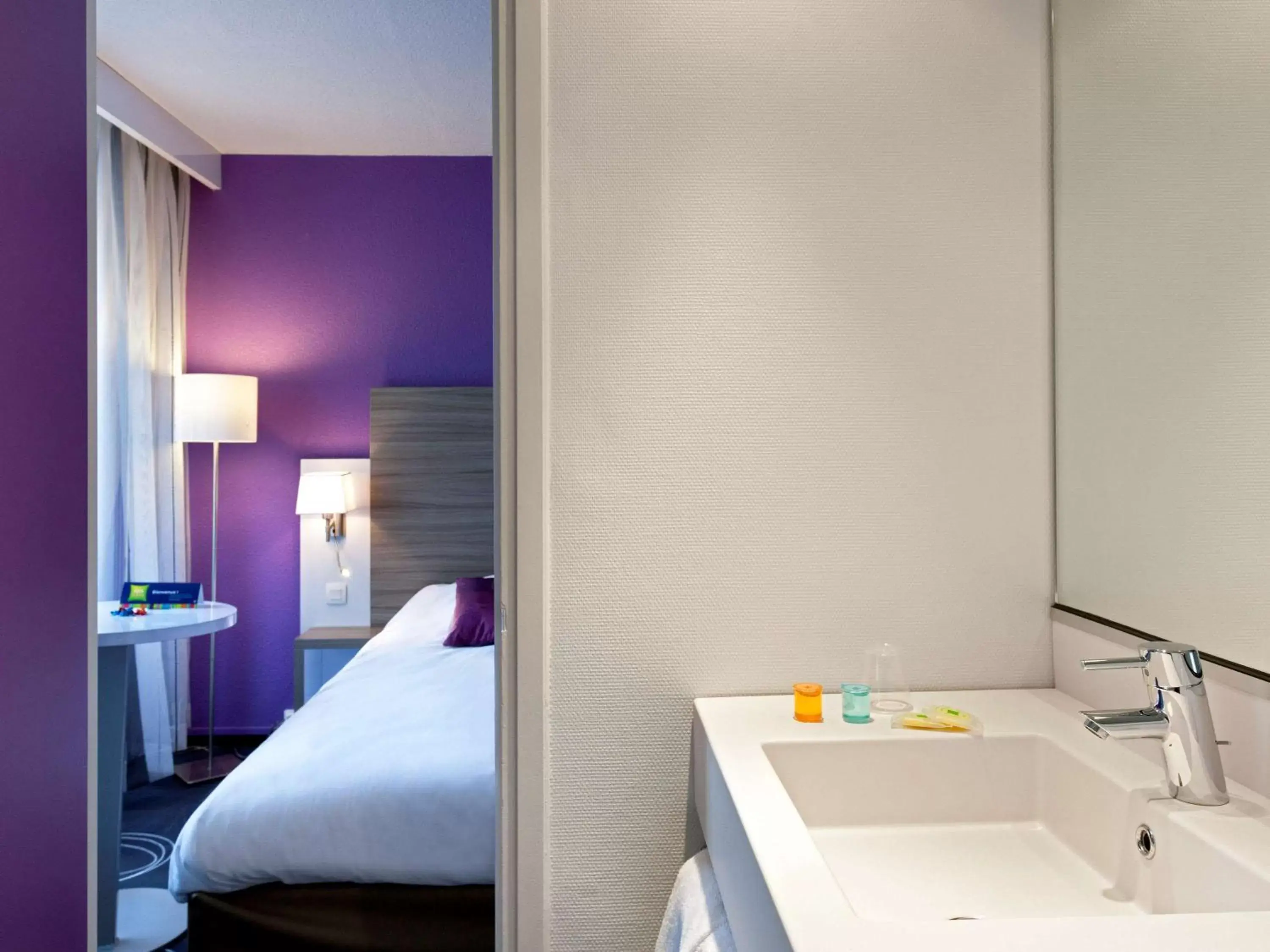 Photo of the whole room, Bathroom in ibis Styles Grenoble Centre Gare