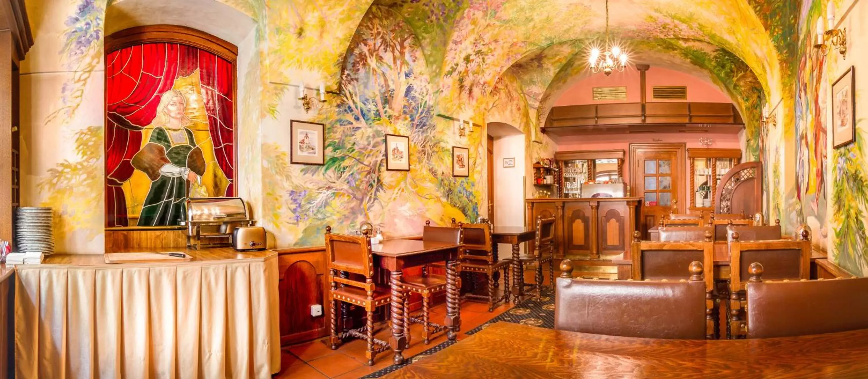 Restaurant/places to eat in The King Charles Restaurant/places to eat in The King Charles