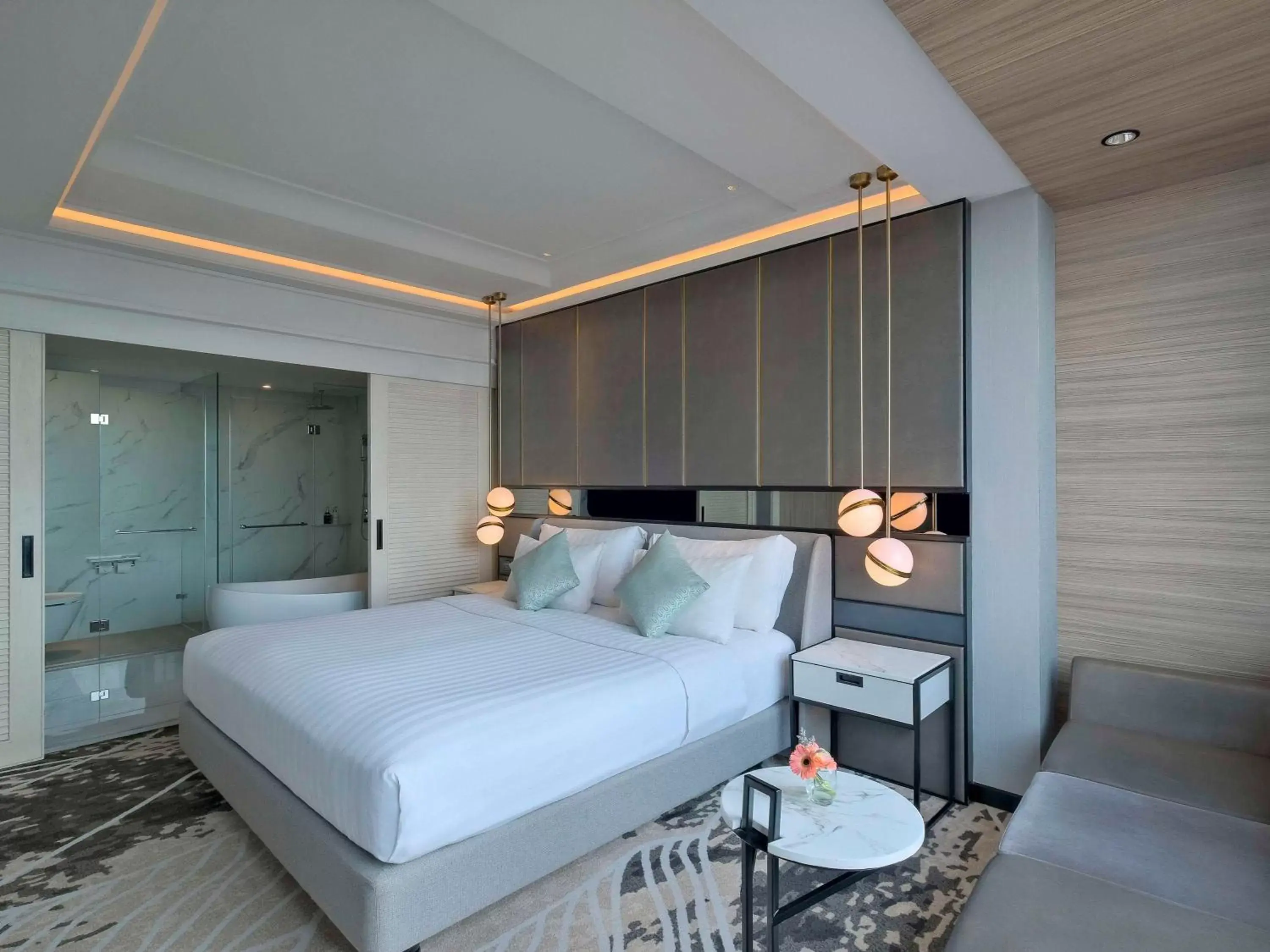 Bedroom, Bed in Movenpick Surabaya City