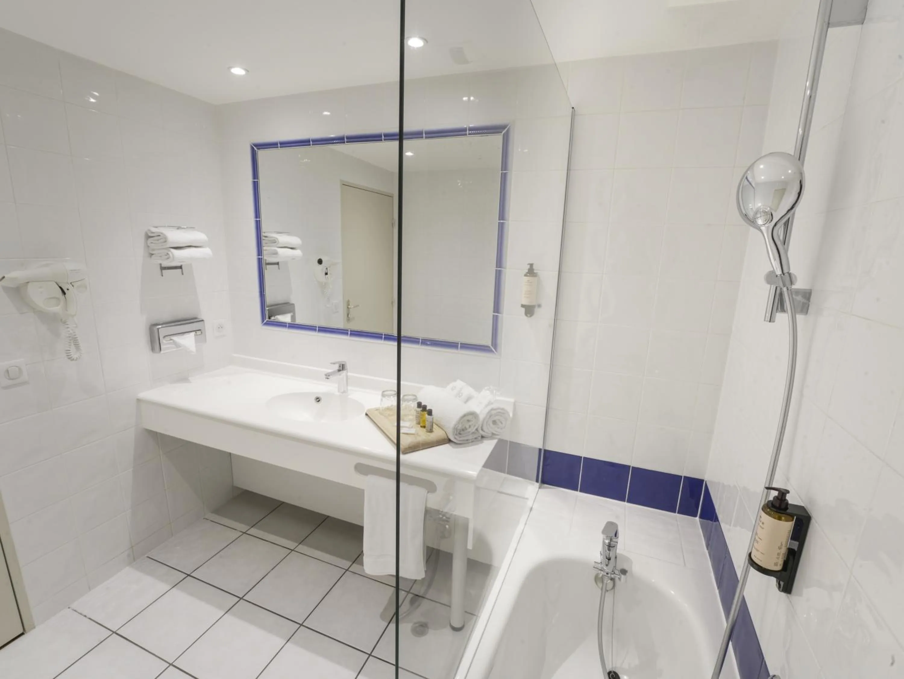 Bathroom in Hôtel Mount Venturi - Aix-En-Provence Sainte-Victoire - Bar & Restaurant & Padel