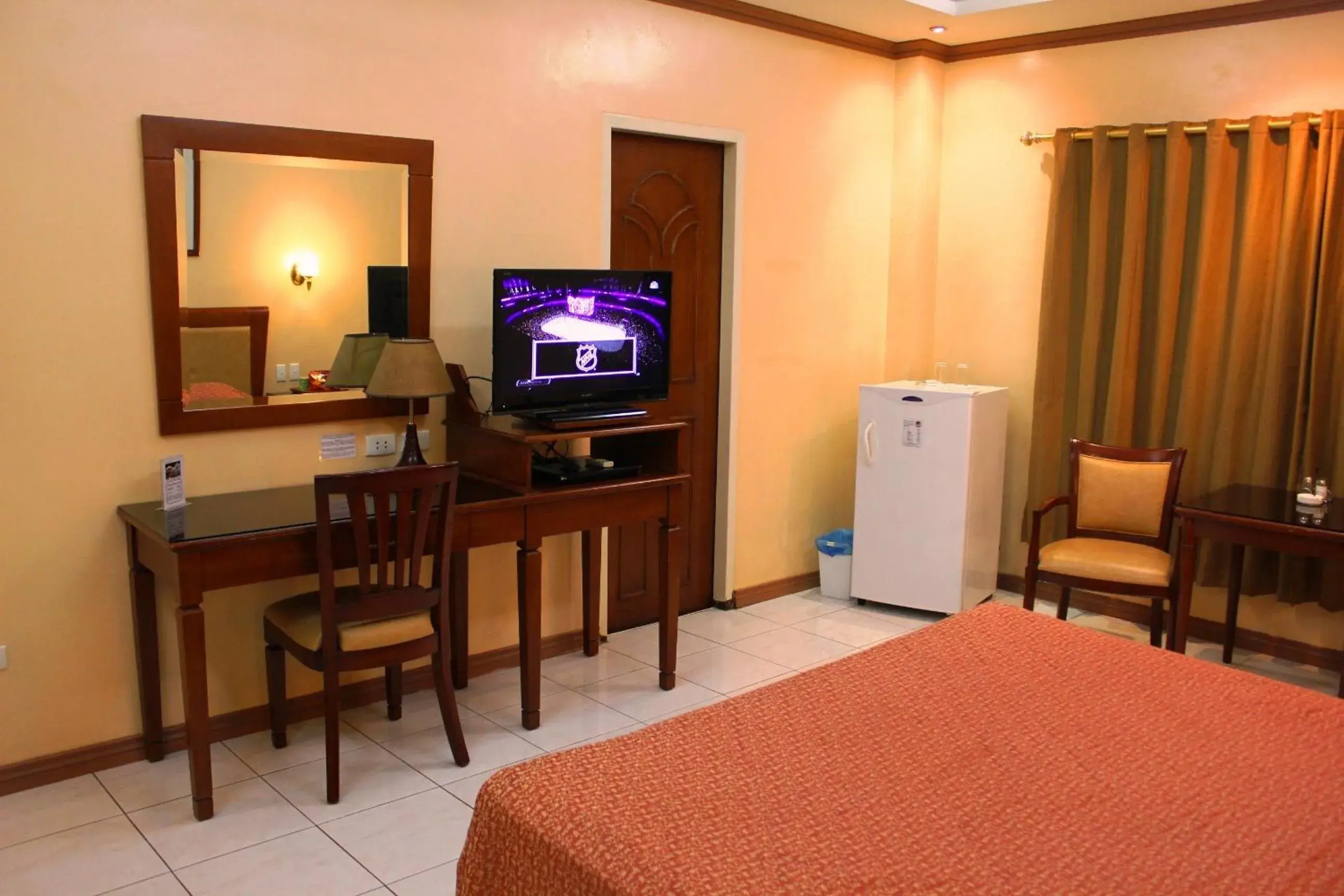 TV and multimedia, Bed in Pacific Breeze Hotel and Resort TV and multimedia, Bed in Pacific Breeze Hotel and Resort