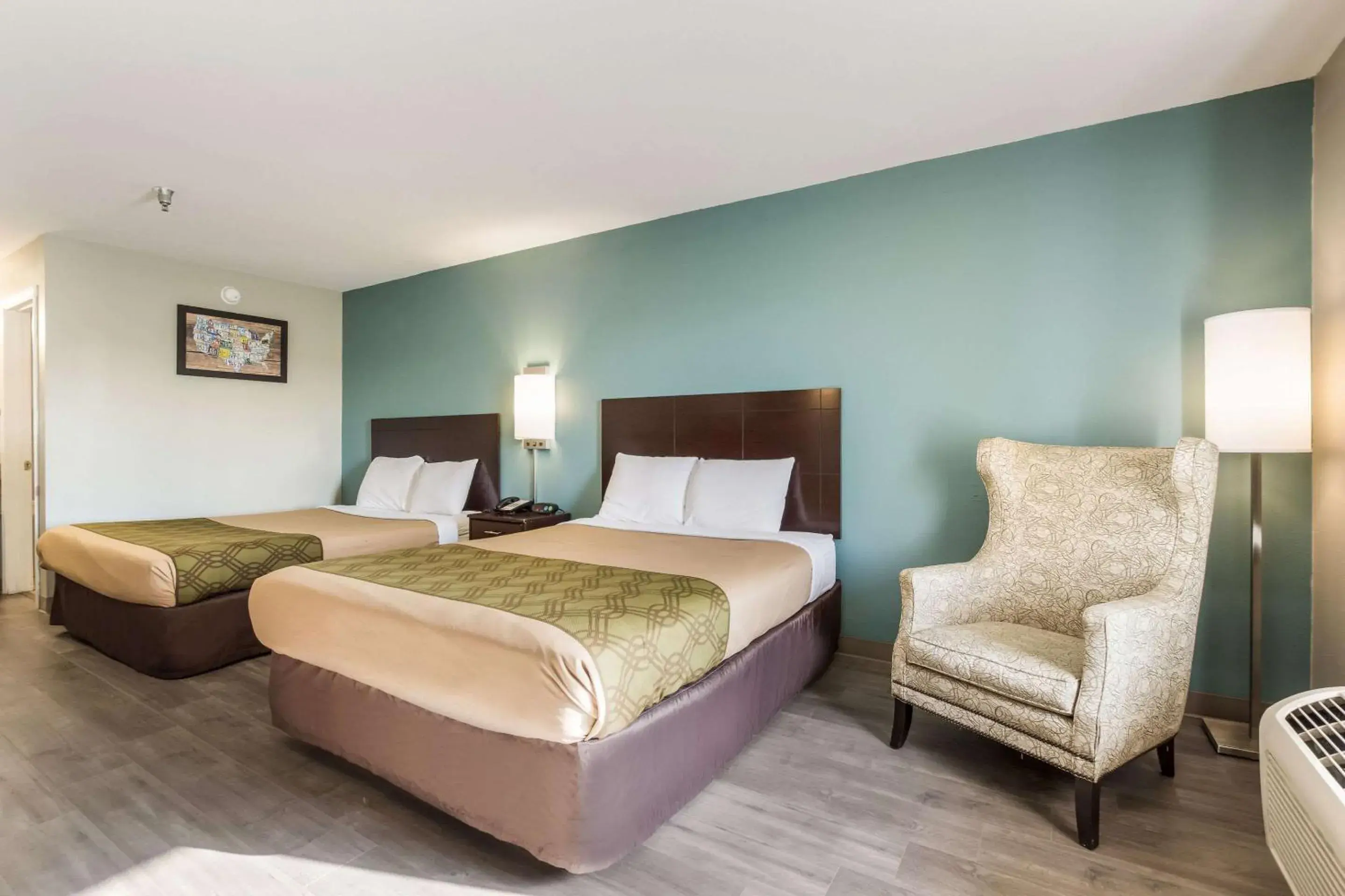 Photo of the whole room, Room Photo in Econo Lodge Inn & Suites I-65