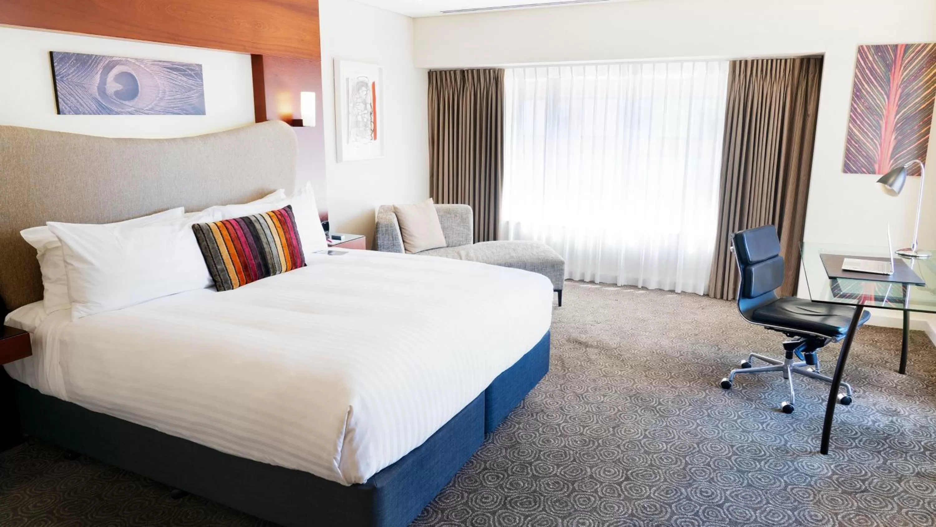 Photo of the whole room, Bed in Crowne Plaza Auckland by IHG