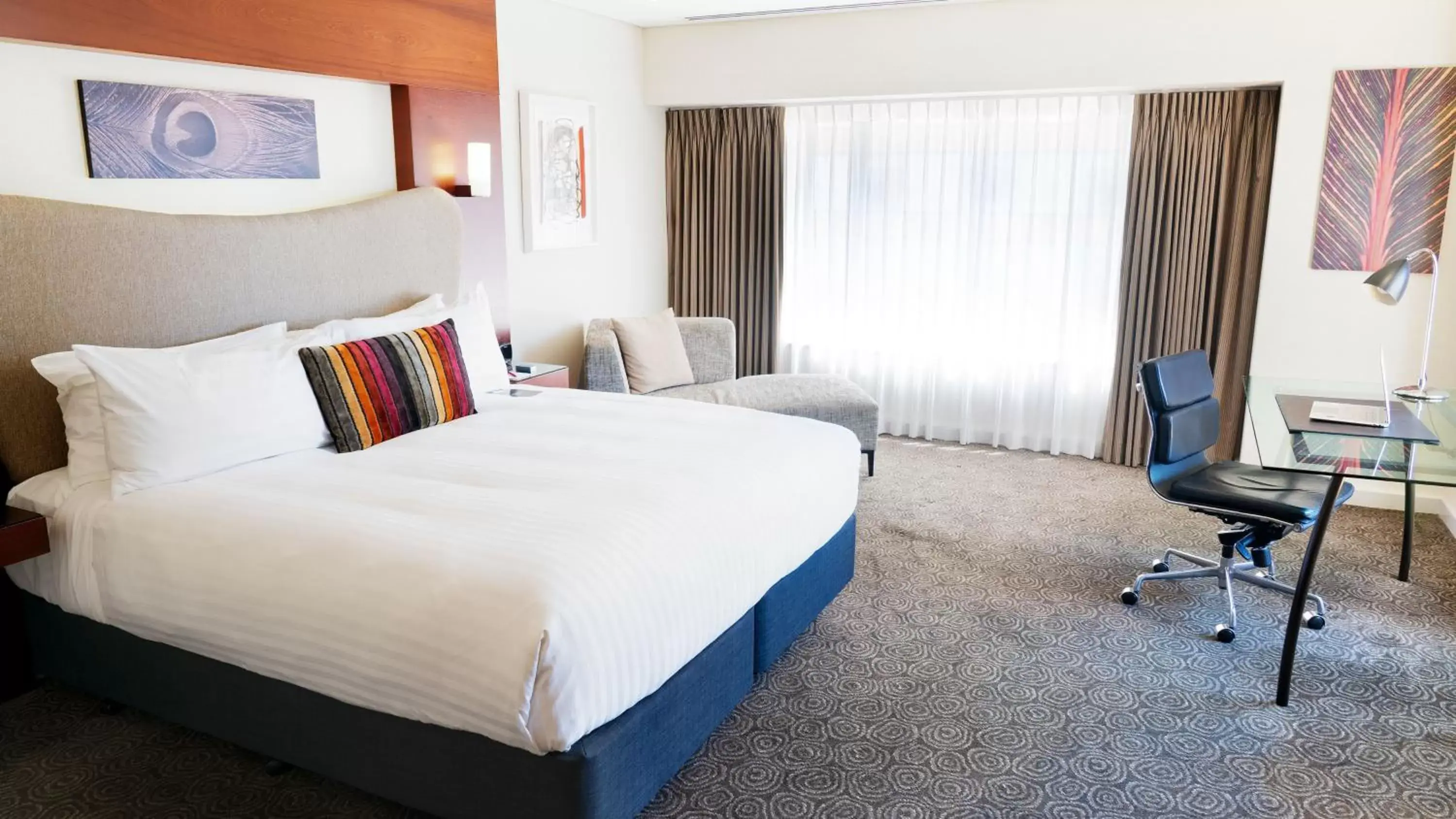 Photo of the whole room, Bed in Crowne Plaza Auckland, an IHG Hotel