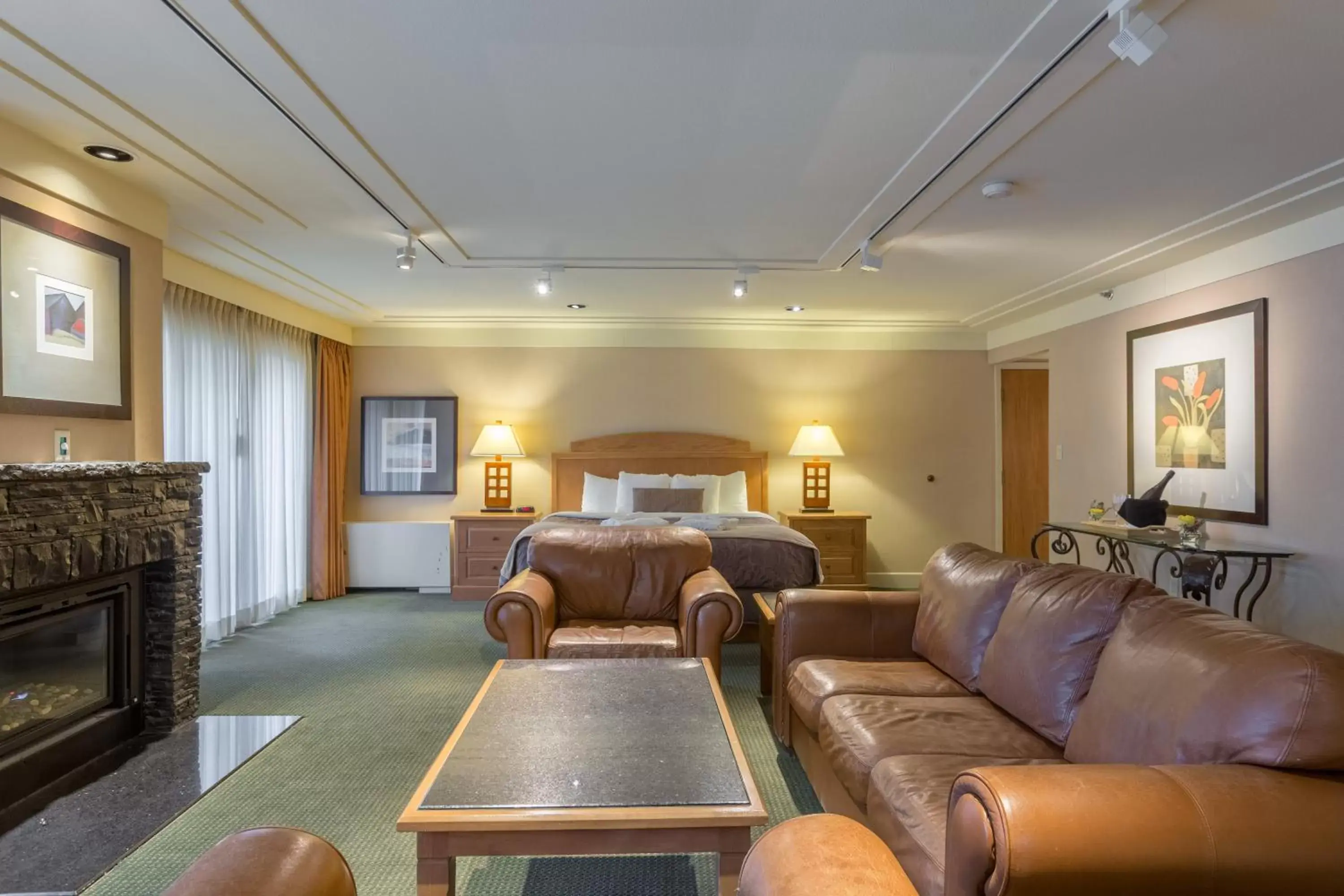 Photo of the whole room, Seating Area in Banff Park Lodge