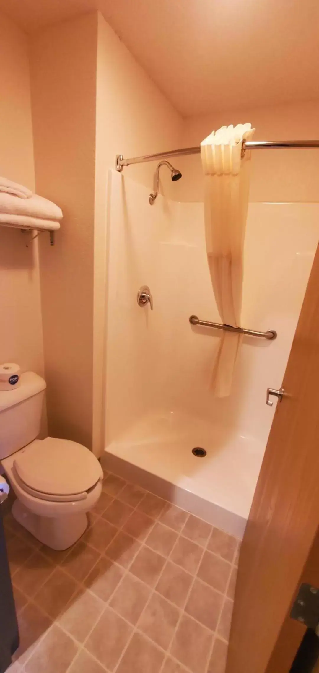 Bathroom in Gettysburg Inn and Suites
