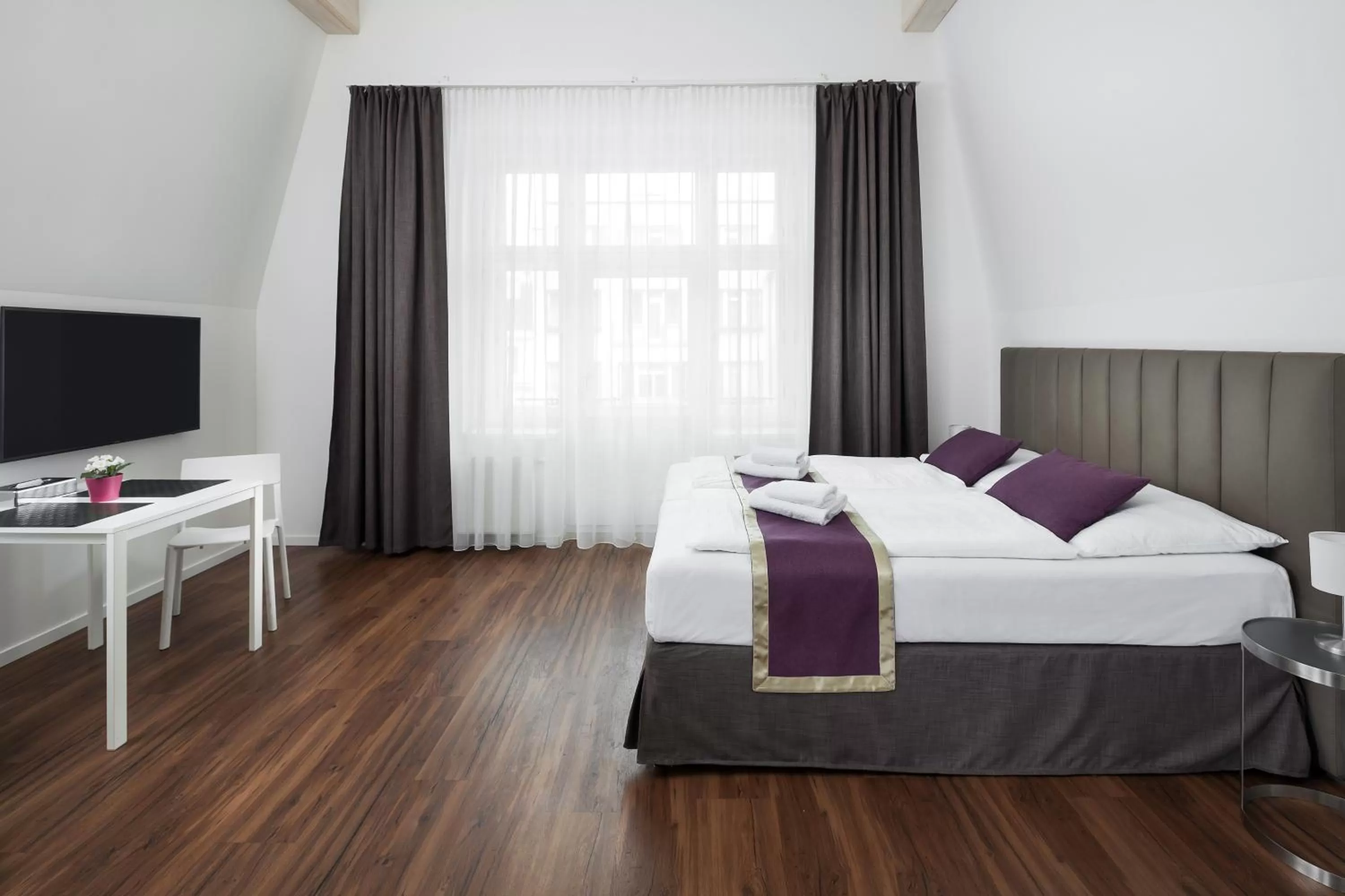 Bed in Elizabeth Suites