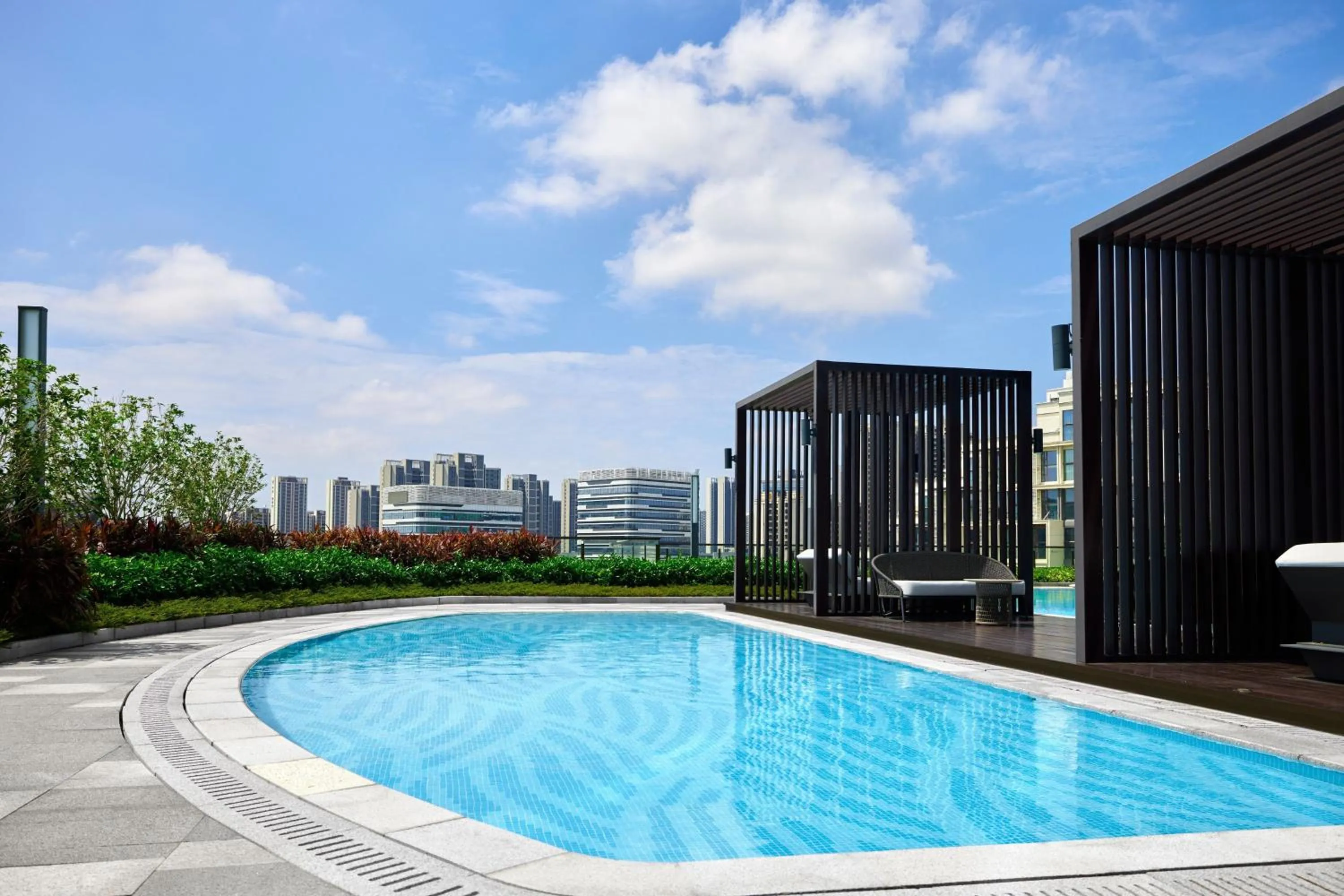 Swimming pool in Zhuhai Marriott Hotel Jinwan