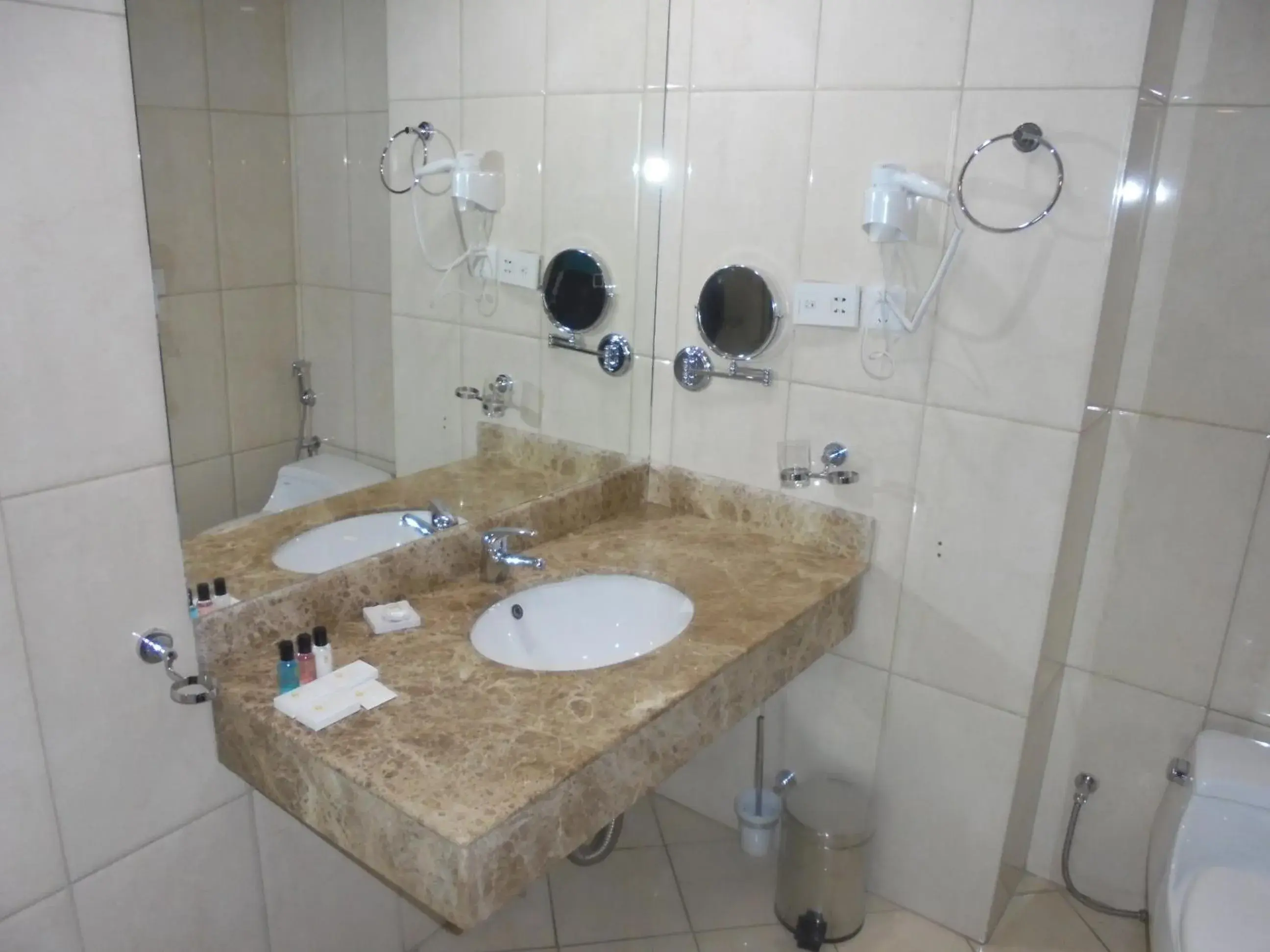 Bathroom in Saro-Maria Hotel