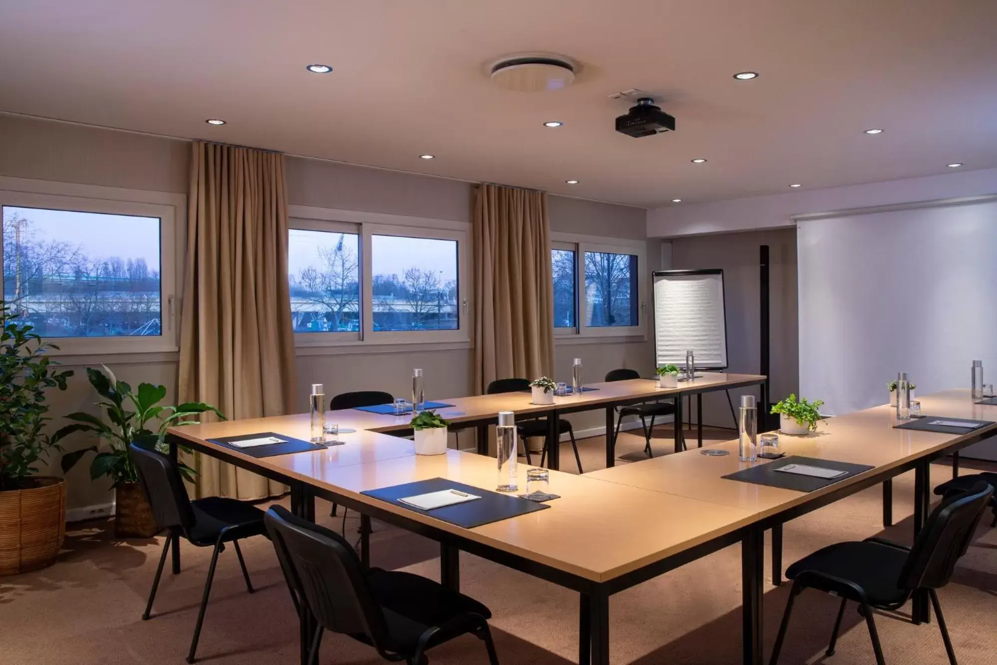 Meeting/conference room in Hôtel du Port