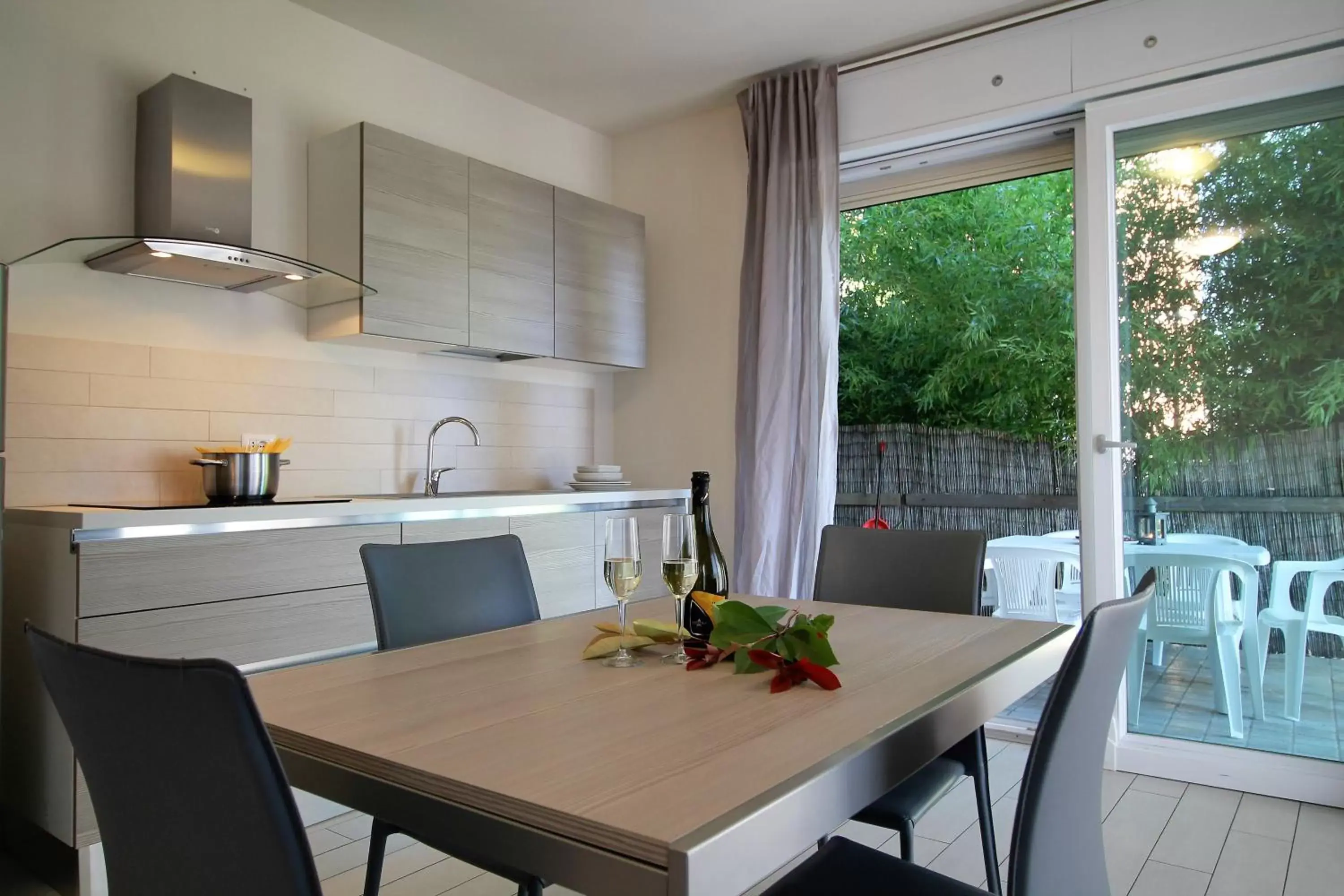 Kitchen or kitchenette, Dining Area in Residence Felice