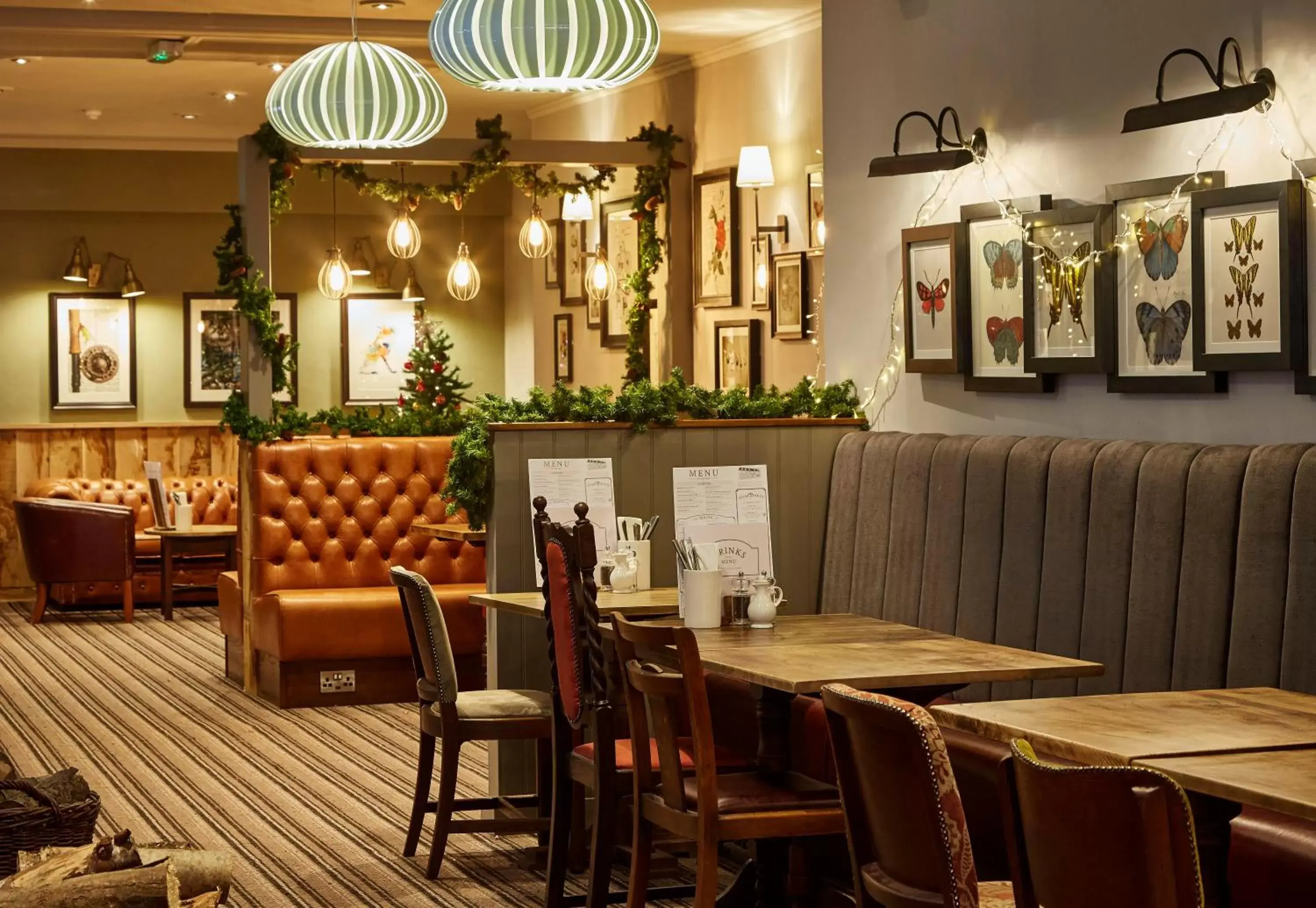 Lounge or bar, Restaurant/Places to Eat in Swan Hotel by Greene King Inns