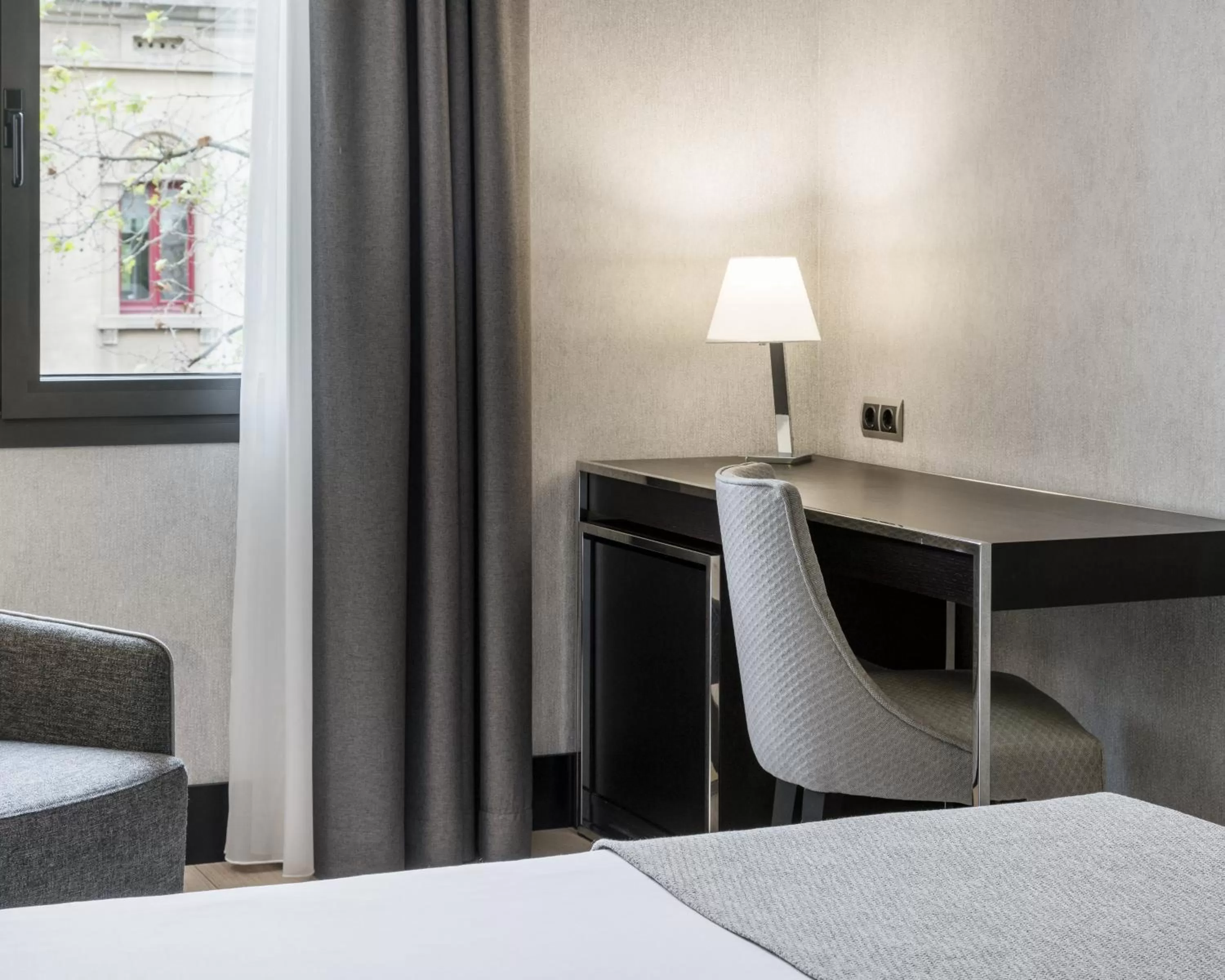 Seating area, Bed in Ilunion Bel-Art