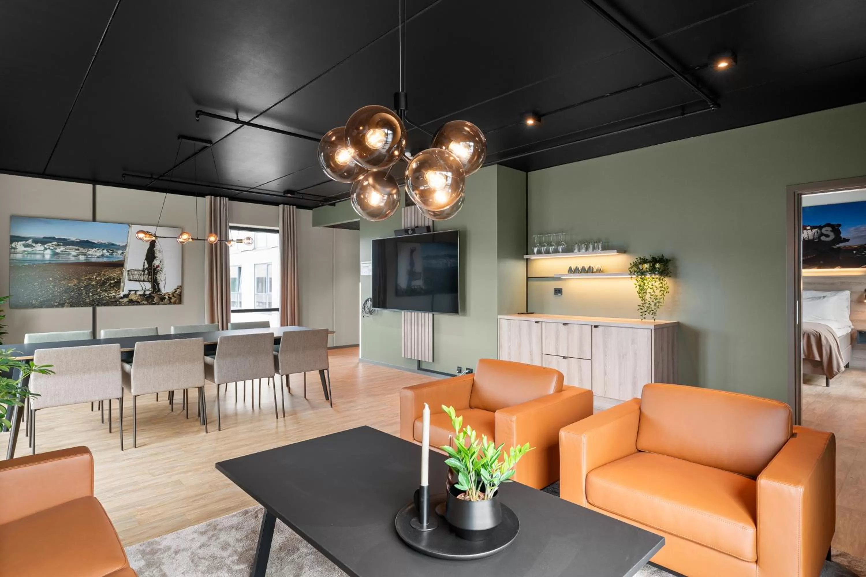 Communal lounge/ TV room in Hotell Jæren