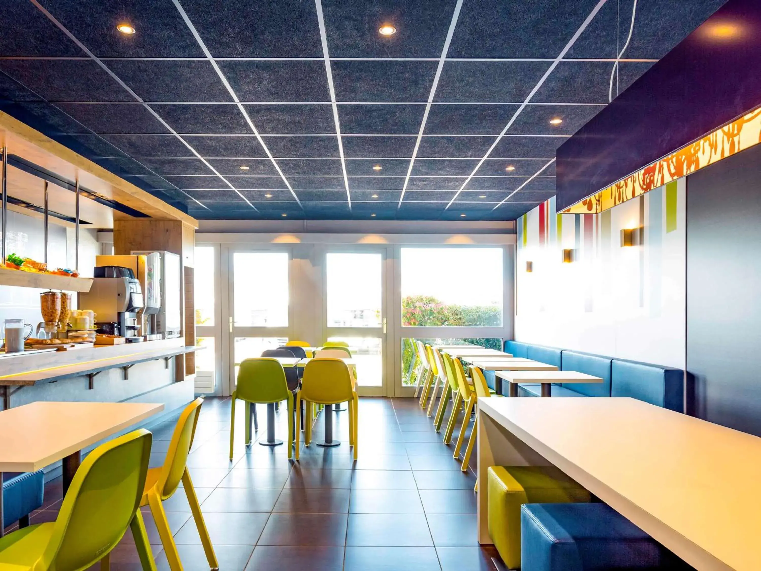Restaurant/Places to Eat in ibis budget Quimper