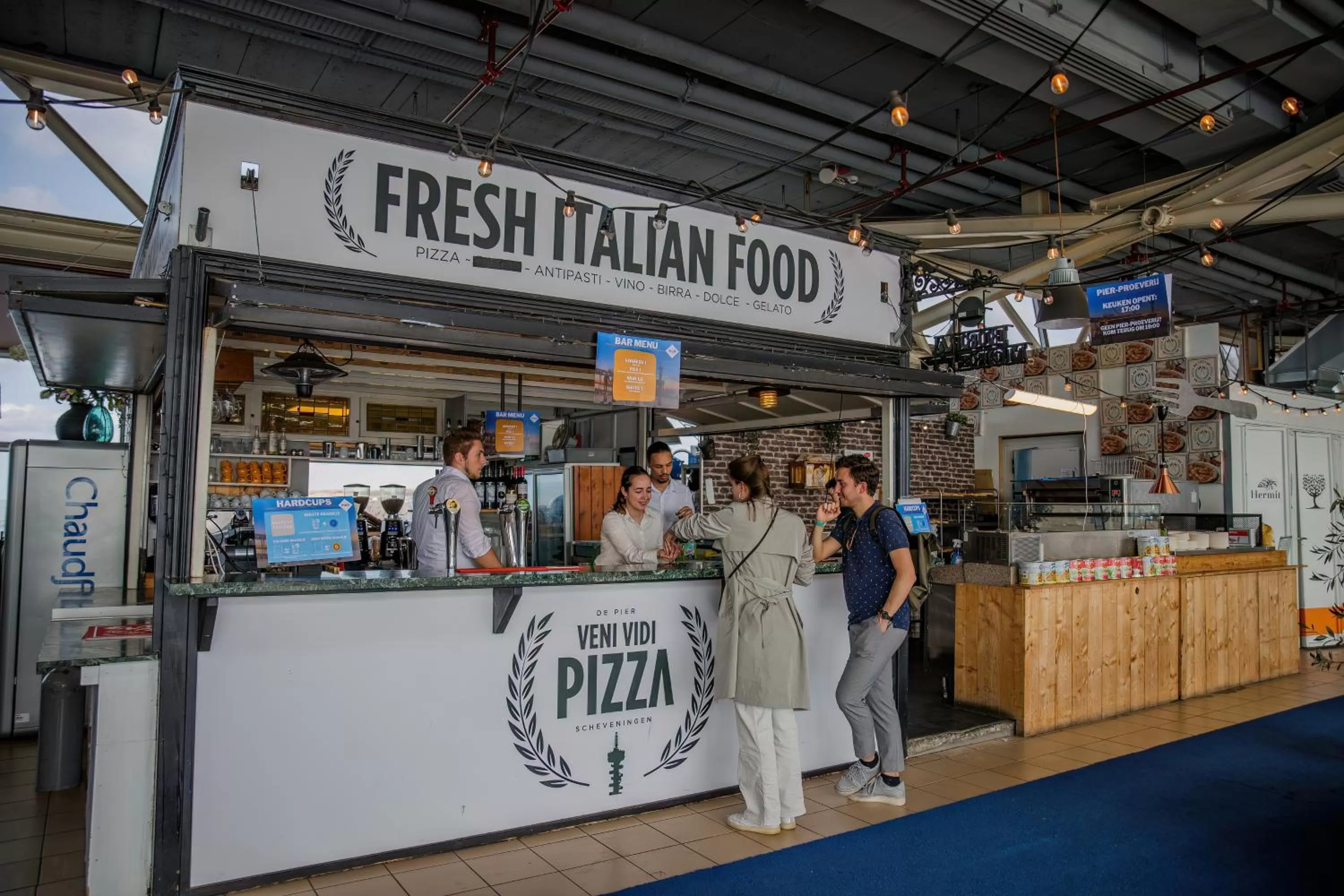 Restaurant/places to eat in De Pier Suites