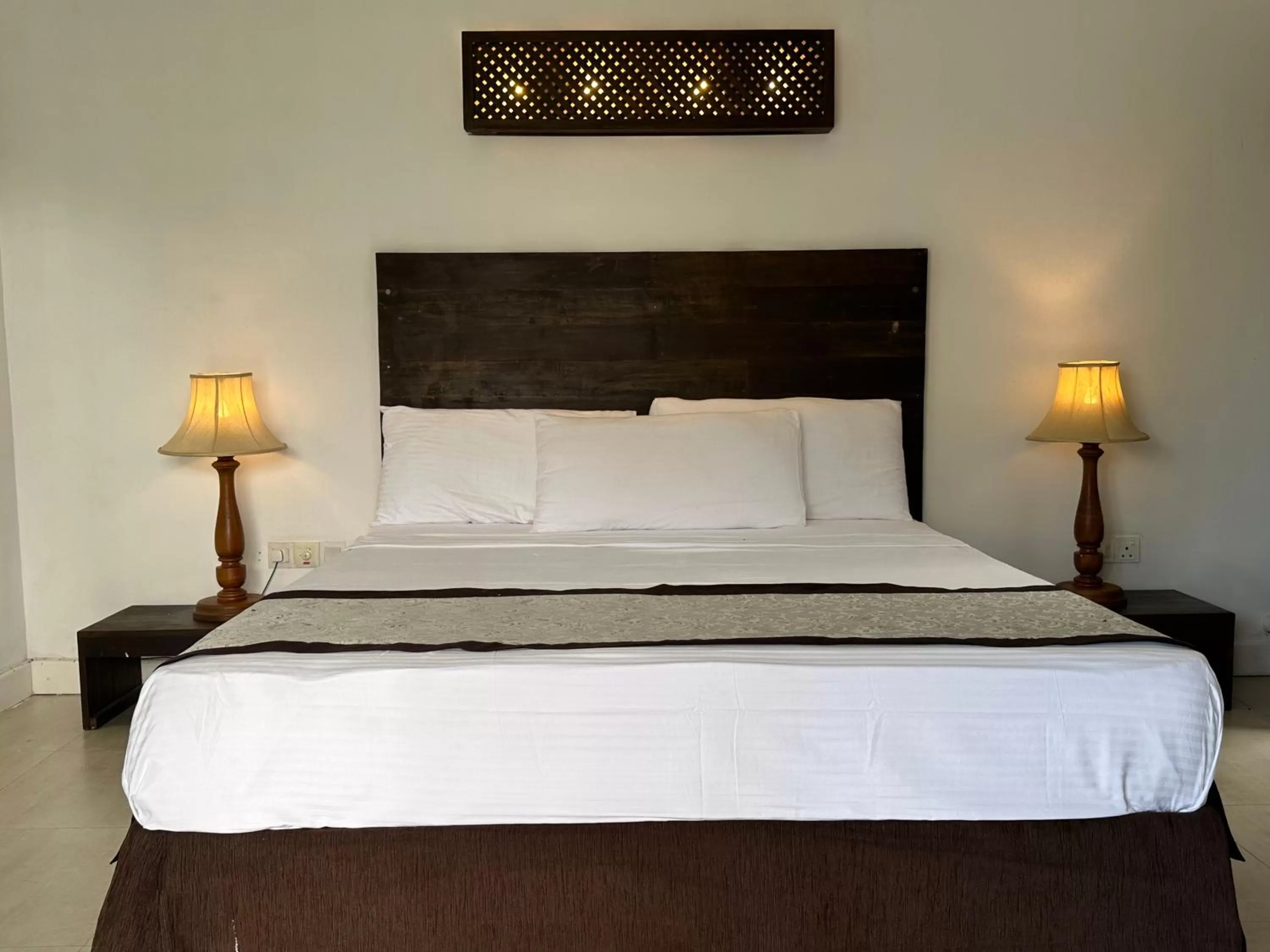 Photo of the whole room, Bed in Amaluna Resorts