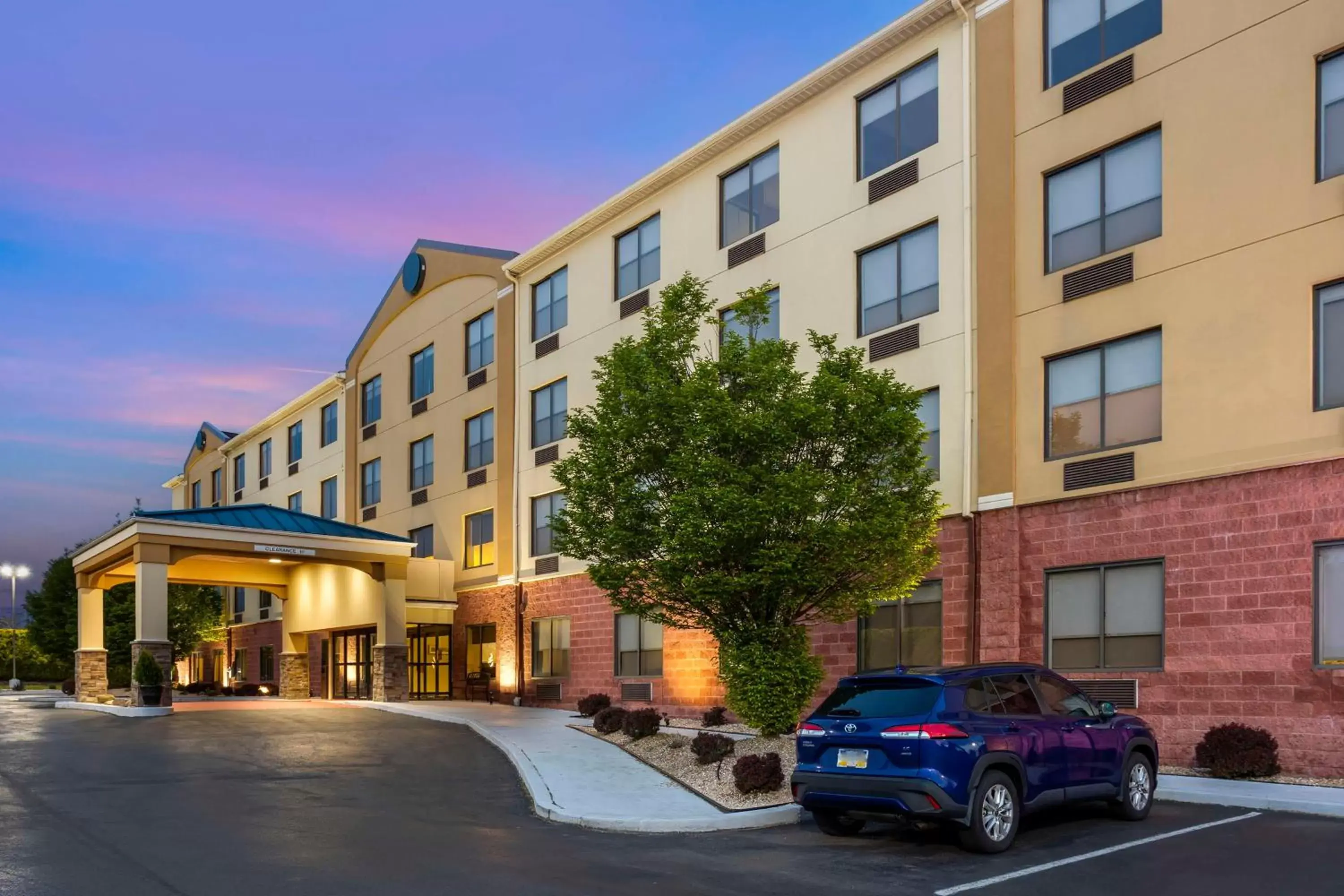 Property Building in Best Western Grantville Hershey