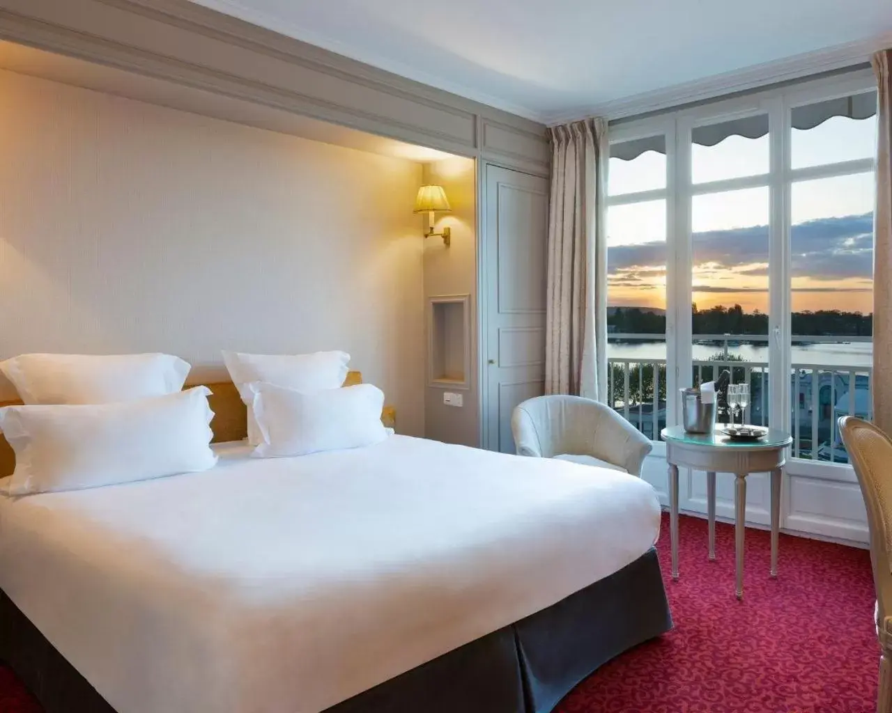 Photo of the whole room, Bed in Hôtel Barrière le Grand Hôtel Enghien-les-Bains