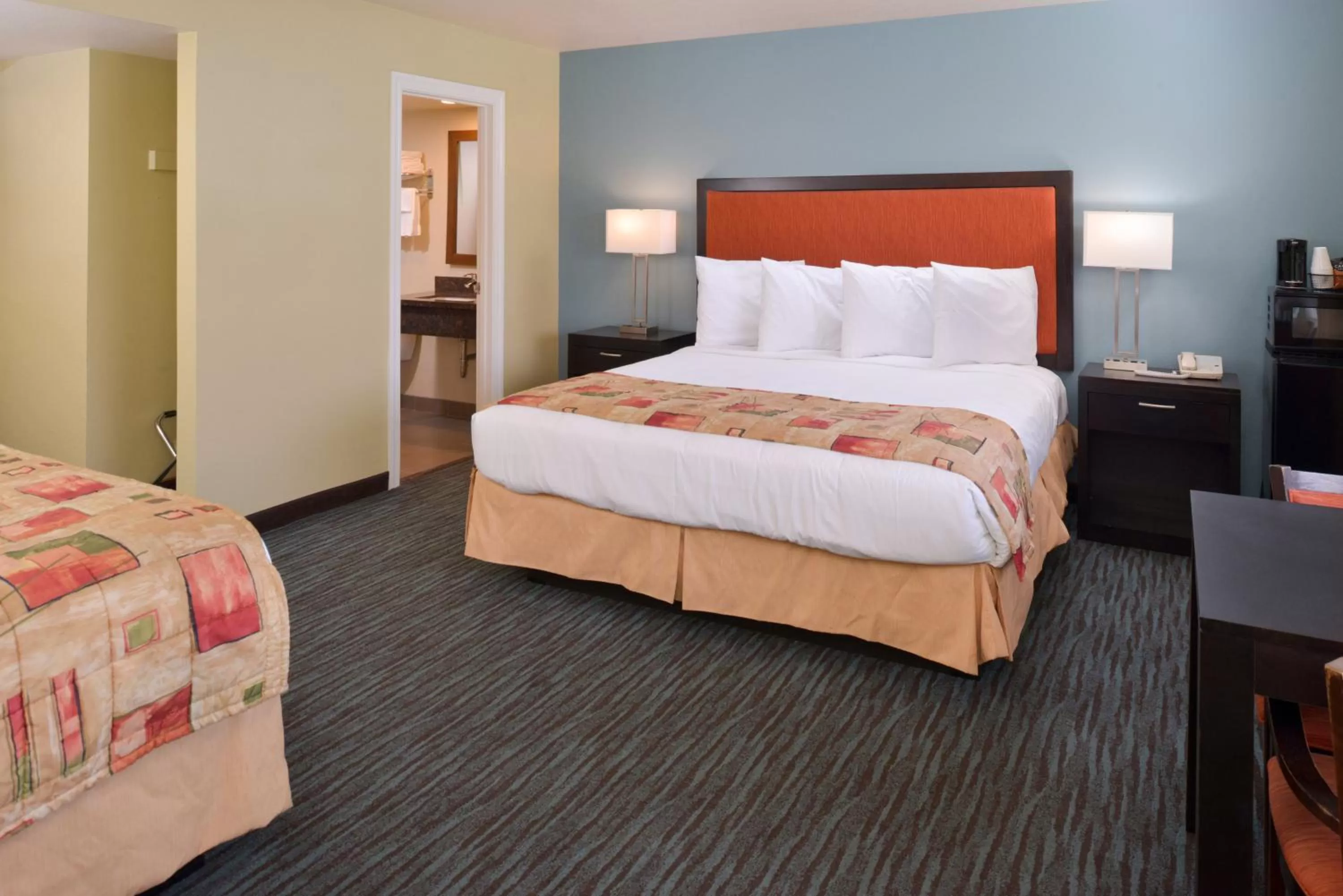 Bed in Bay View Inn - Morro Bay