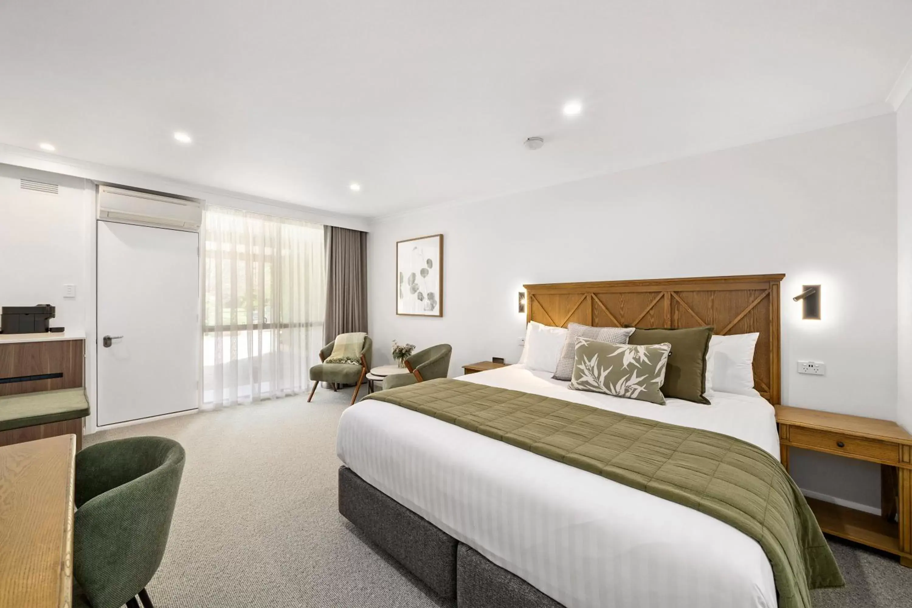 Bedroom, Bed in Beechworth Motor Inn