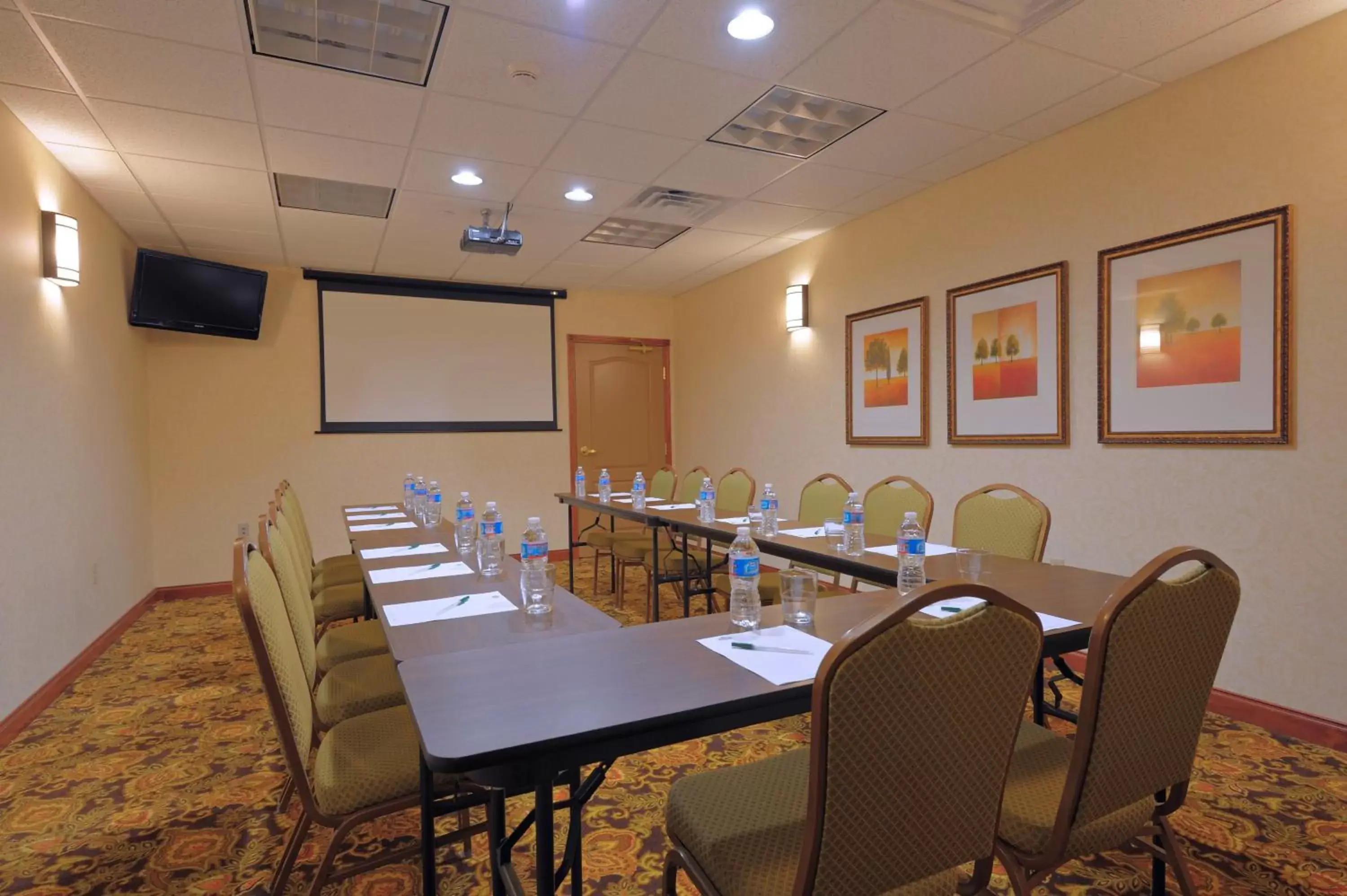 Area and facilities in Country Inn & Suites by Radisson, Washington at Meadowlands, PA