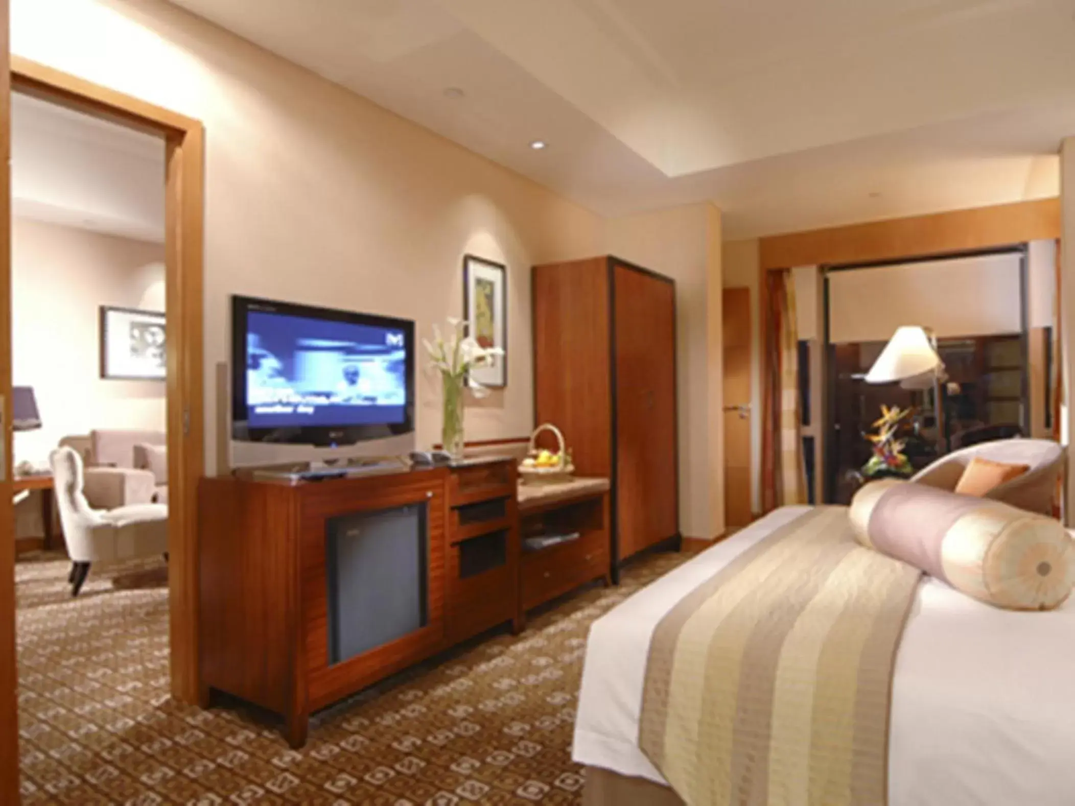 Bed, TV/Entertainment Center in Park Plaza Beijing Wangfujing