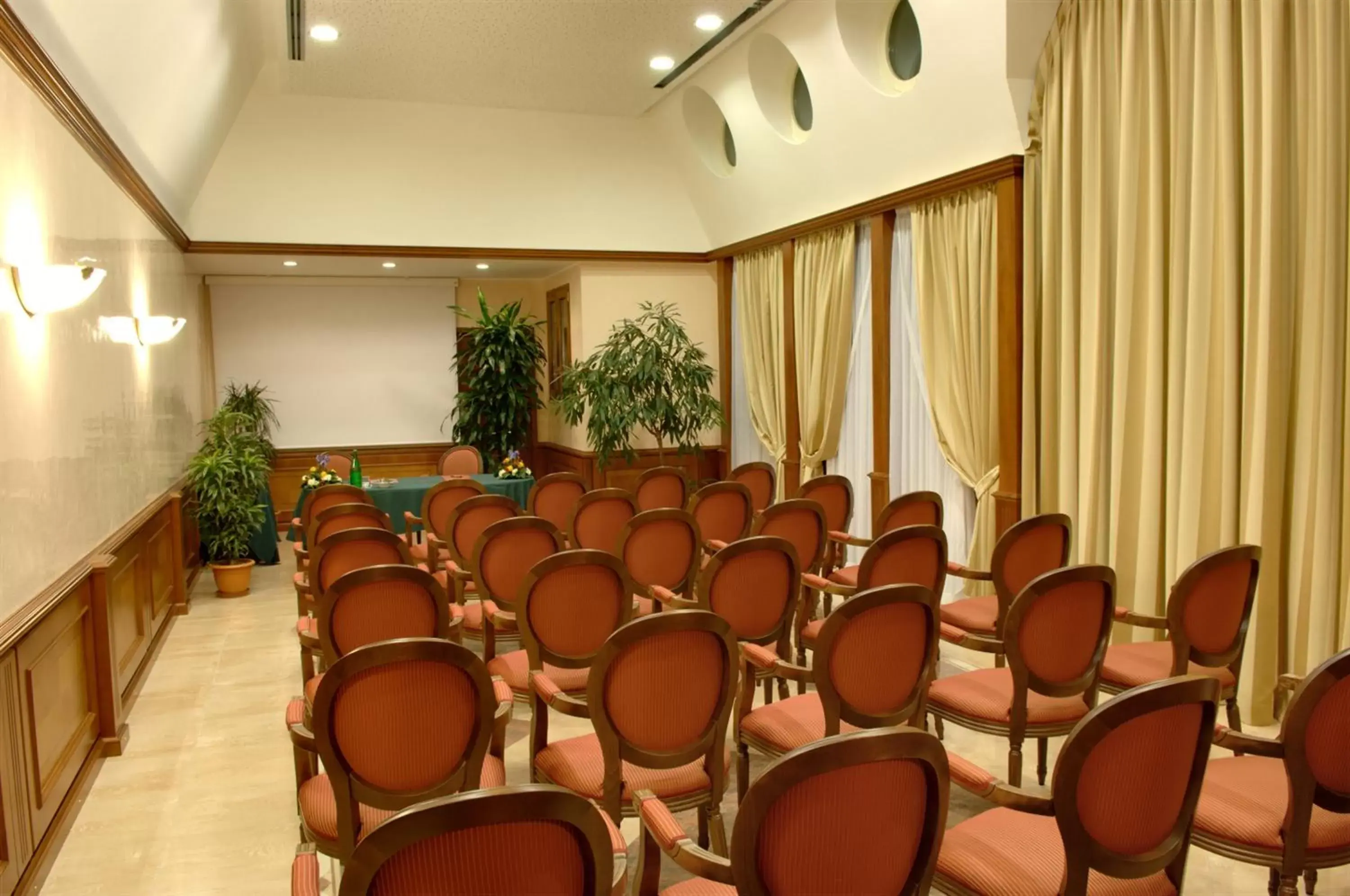 Business facilities in Andreola Central Hotel