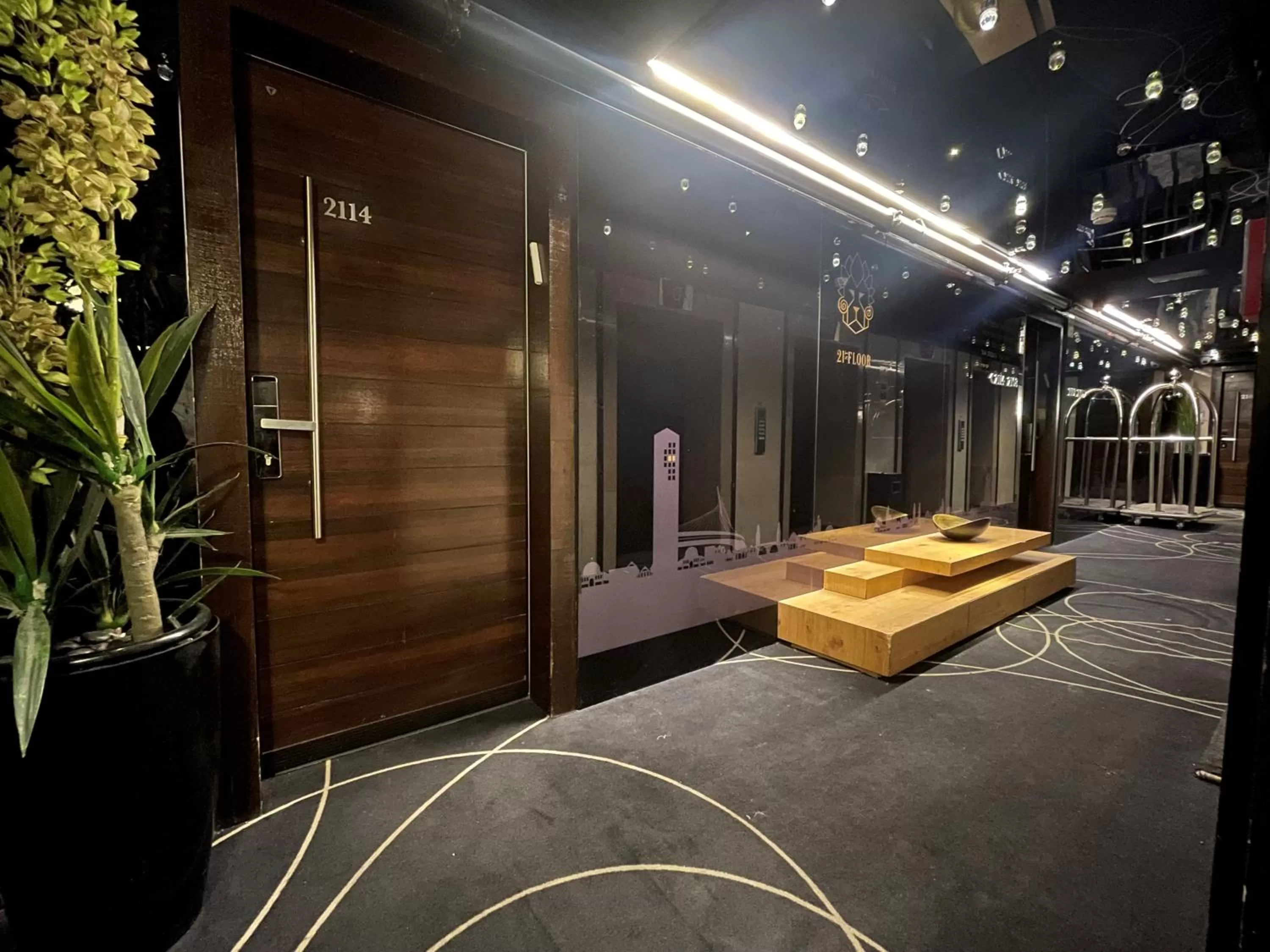 Facade/entrance in 21st Floor Hotel