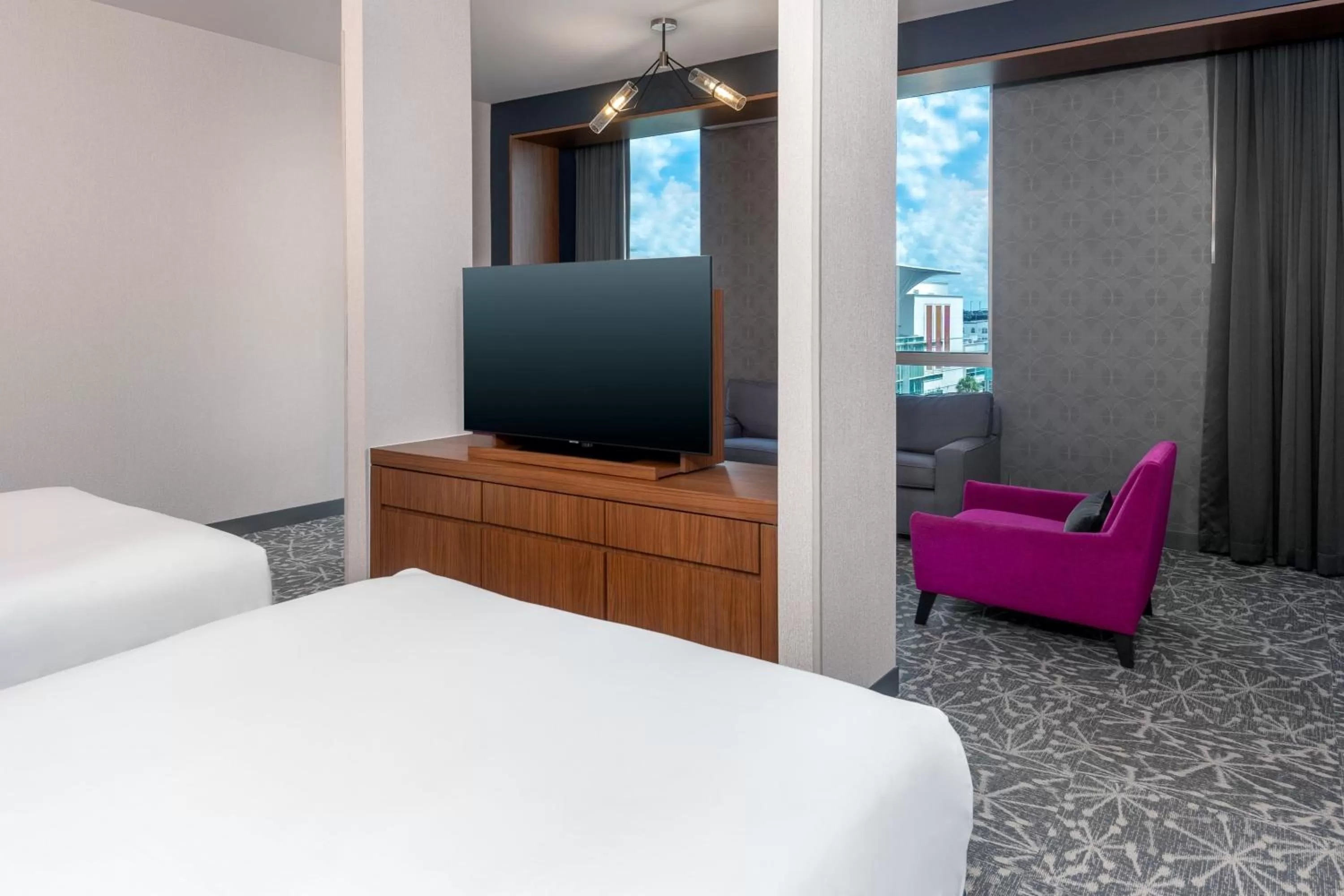Photo of the whole room, Bed in Aloft Orlando Downtown
