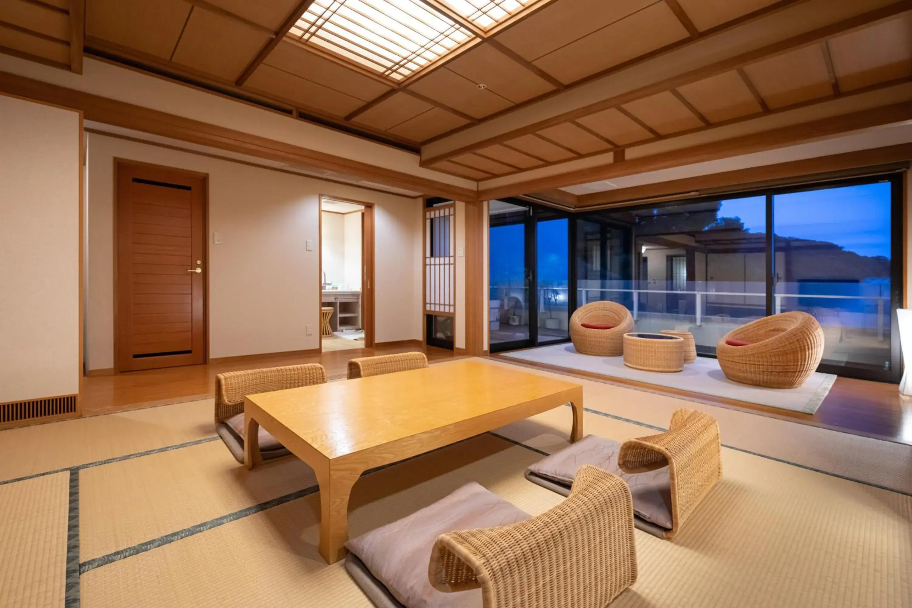 Photo of the whole room, Seating Area in Kirishima Kokusai Hotel